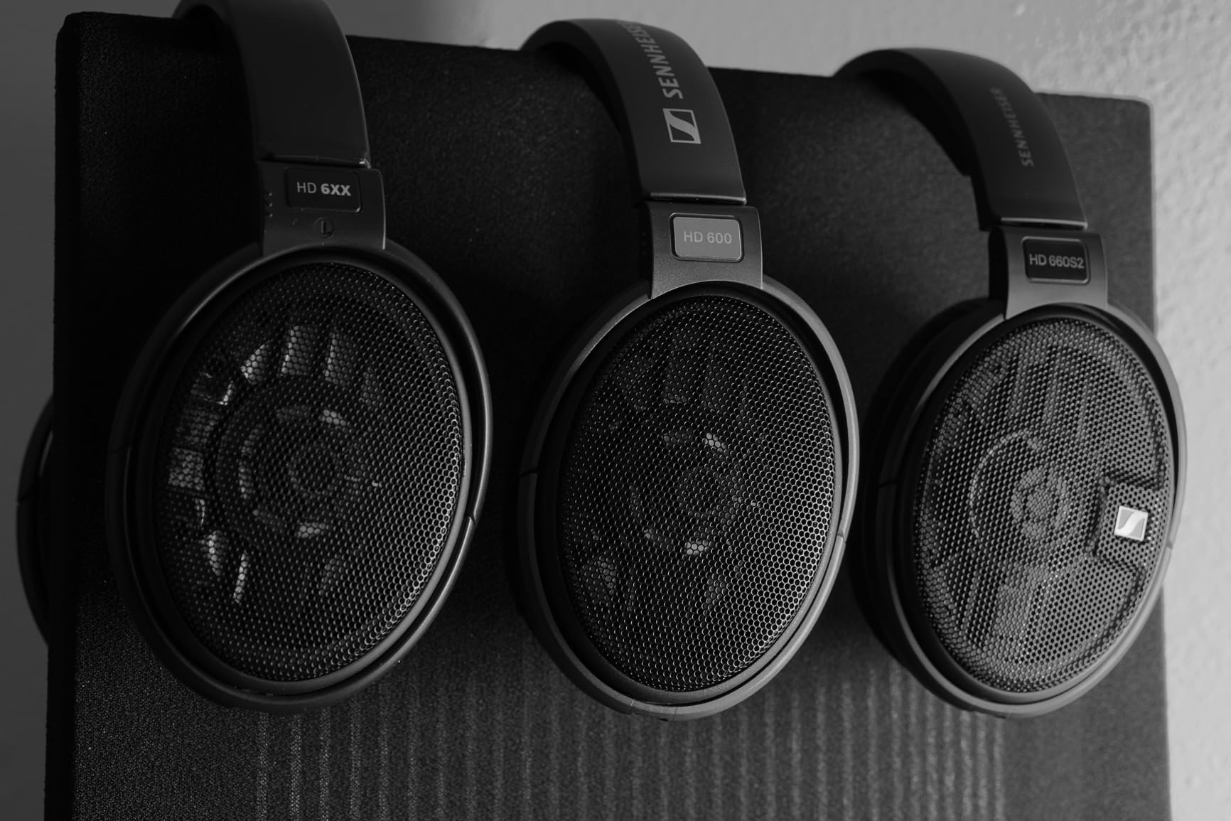 Sennheiser HD 600 - Audiophile Open-Back Dynamic Wired Headphones Over Ear with Natural Soundstage and Premium Comfort for Music Lovers, Open Metal Earpiece Covers, Black customer photo 1