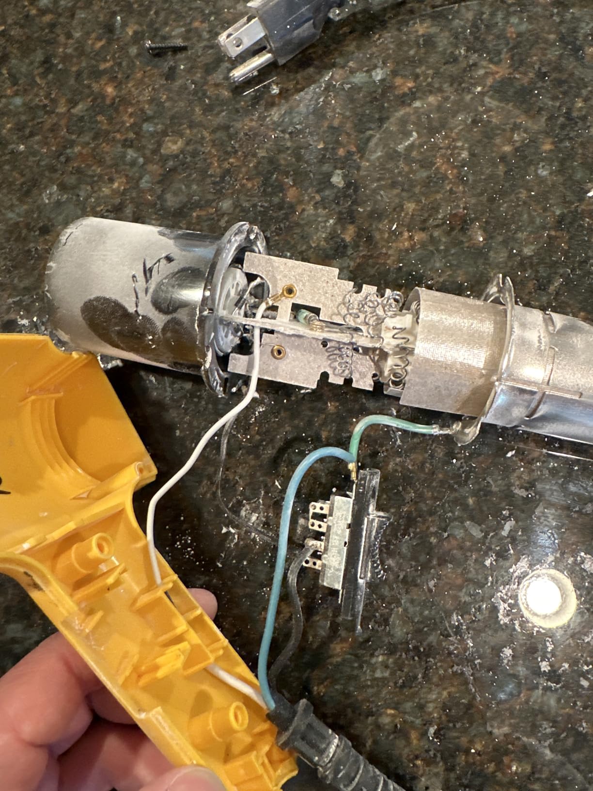 Wagner Spraytech 0503008 HT1000 Heat Gun, 2 Temp Settings 750F & 1000F, Great for Soften Paint, Caulking, Adhesive, Putty Removal, Shrink Wrap, Bend Plastic Pipes, Loosen Rusted Nuts Bolts, Yellow customer photo 1