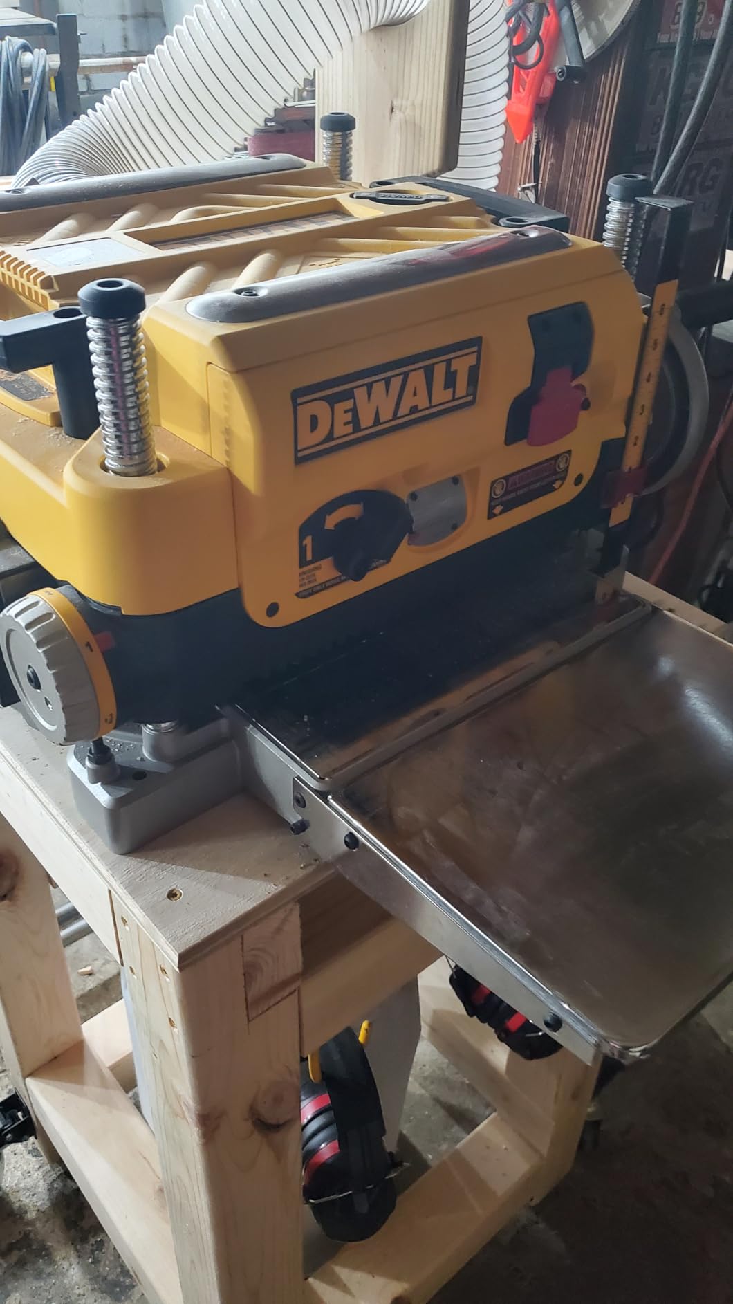 DEWALT Planer, Thickness Planer, 13-Inch, 3 Knife for Larger Cuts, Two Speed 20,000 RPM Motor, Corded (DW735) customer photo 2