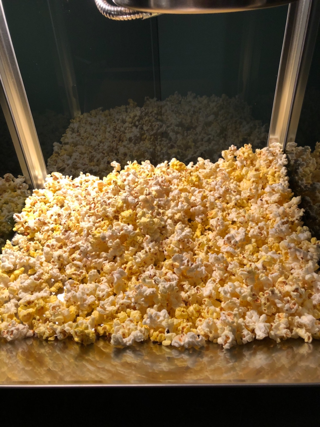 Contempo Pop 8 Ounce Popcorn Machine for Professional Concessionaires Requiring Commercial Quality High Output Popcorn Equipment, Black and Chrome customer photo 2