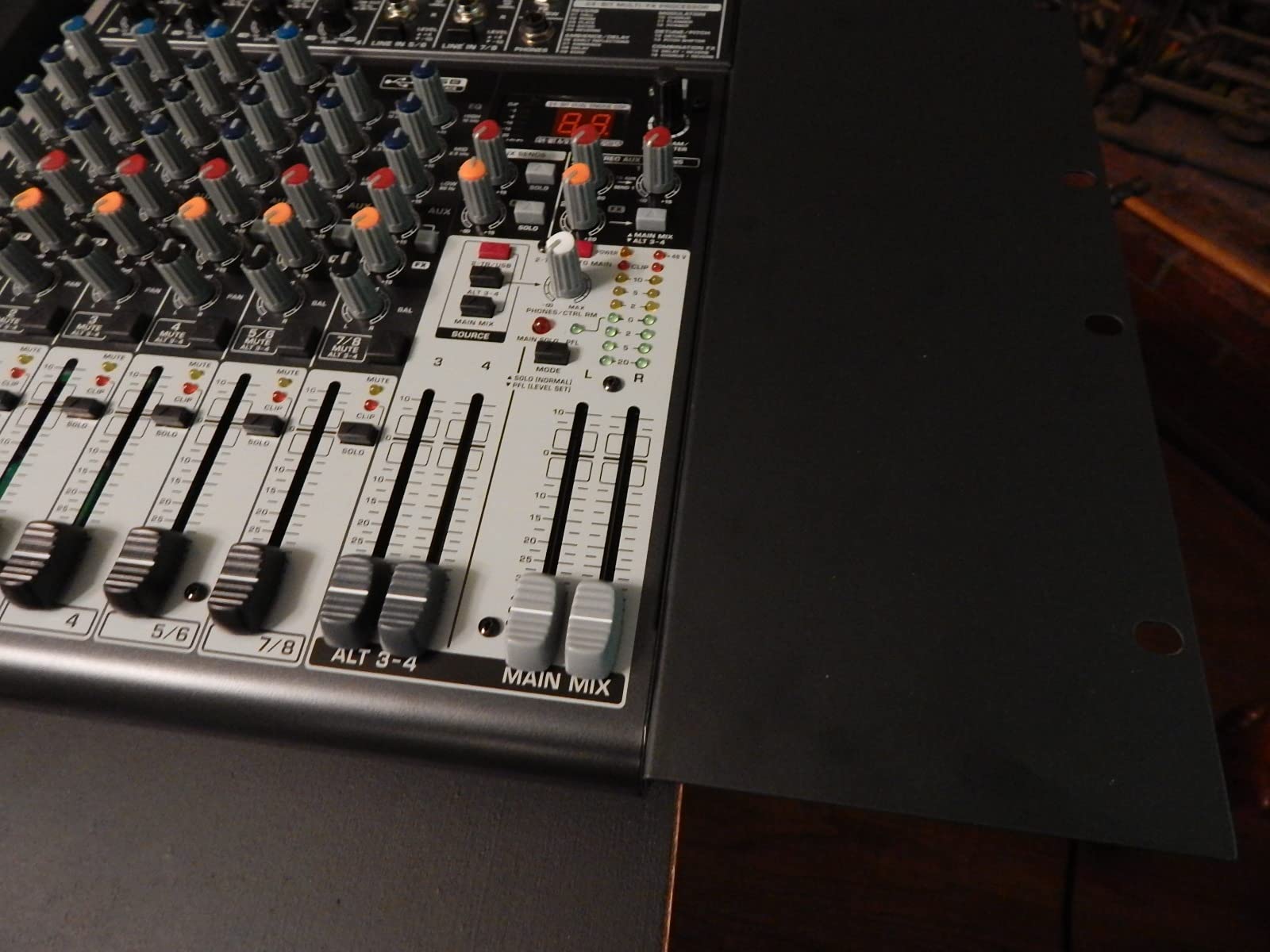Behringer XENYX X1204USB Premium 12-Input 2/2-Bus Mixer with XENYX Mic Preamps and Compressors customer photo 1
