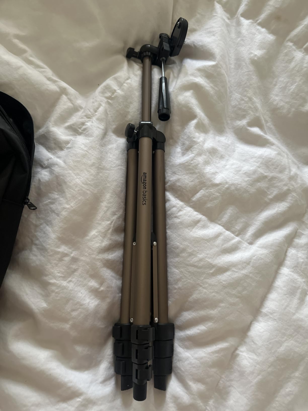 Amazon Basics 60-inch Lightweight DSLR Tripod with Bag, Black customer photo 1