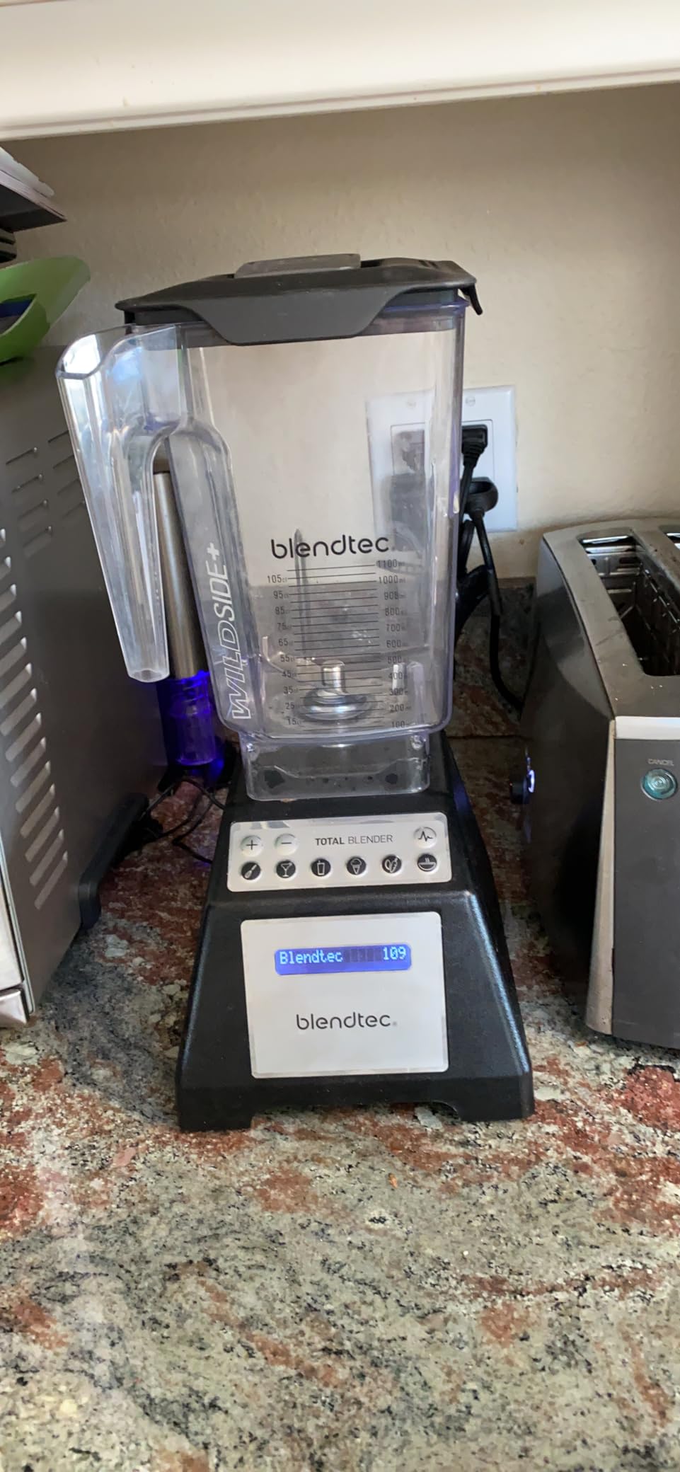 Blendtec Total Blender Classic (Black) & 90oz* WildSide+ Jar customer photo 1