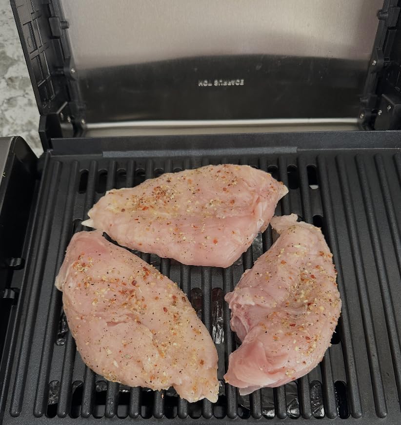 Hamilton Beach Electric Indoor Searing Grill with Adjustable Temperature Control to 450F, 118 sq. in. Surface Serves 6, PFAS-Free Removable Nonstick Grate, Stainless Steel (25360) customer photo 1