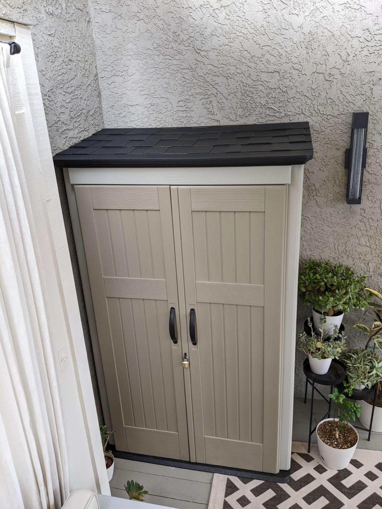 Rubbermaid Vertical Resin Outdoor Storage Shed With Floor (4 x 2.5 Ft) Weather Resistant Beige/Brown Organization for Home/Backyard/Pool Chemicals/Toys/Garden Tools/Porch/Patio Cushions customer photo 1