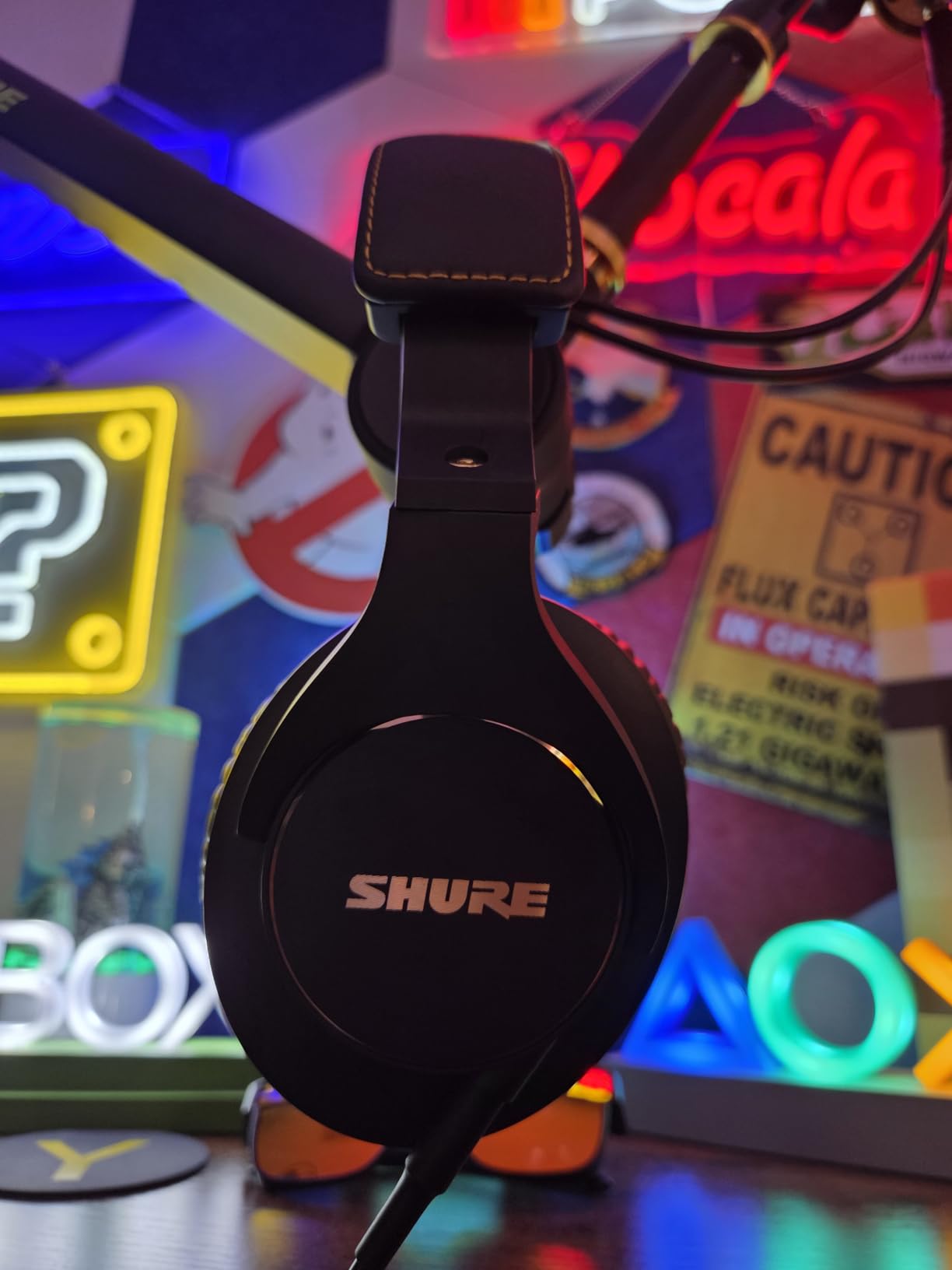Shure SRH840A Professional Over-Ear Wired Studio Headphones for Recording, Mixing & Monitoring - Closed-Back Circumaural Design with Detachable Cable, Black customer photo 1