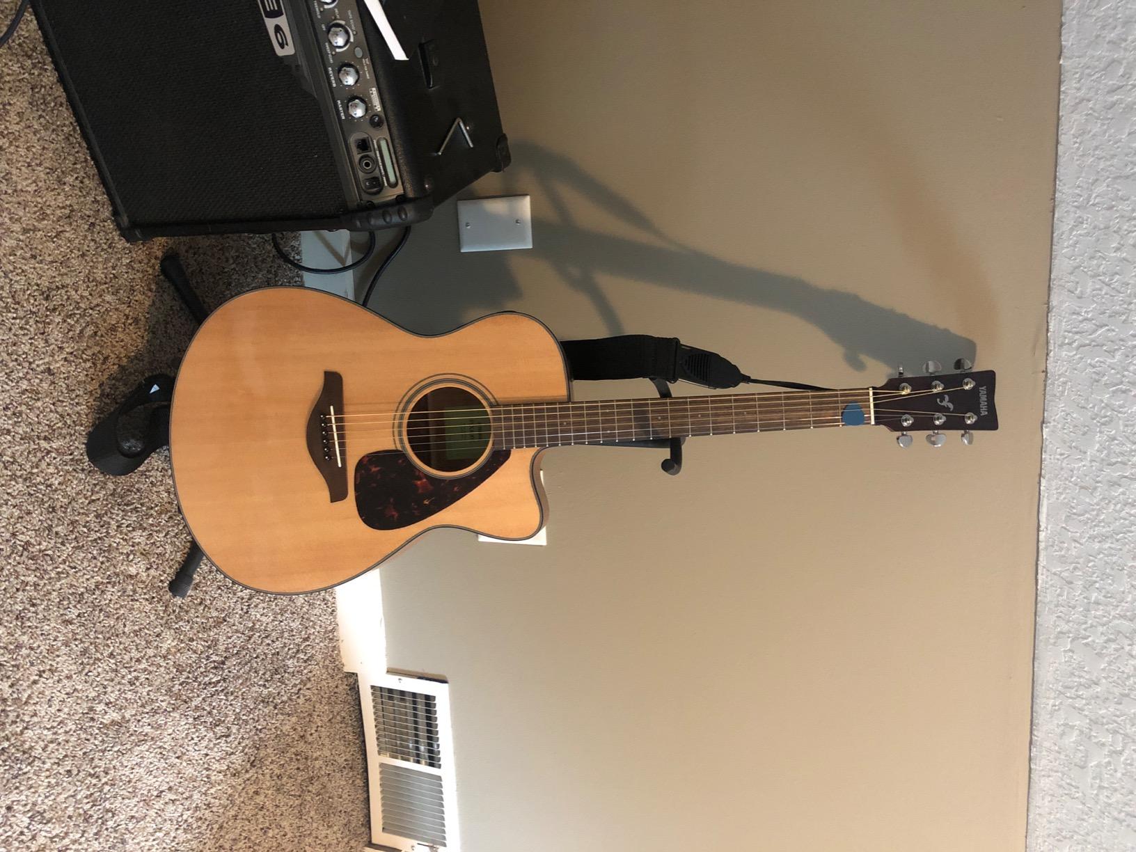 Yamaha FSX800C Small Body Solid Top Cutaway Acoustic-Electric Guitar, Natural customer photo 2