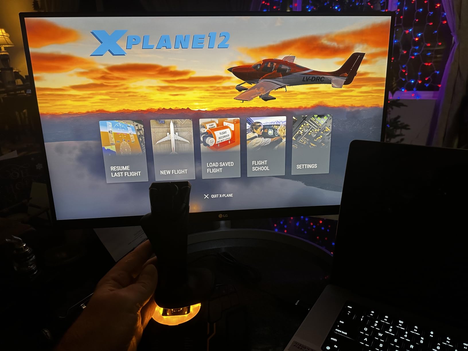 Thrustmaster T16000M FCS - Precision Combat Flight Sim Joystick - PC | Drift-free H.E.A.R.T sensors, 16 programmable buttons, 8-way hat switch, 4 axes, twist rudder, integrated throttle customer photo 2