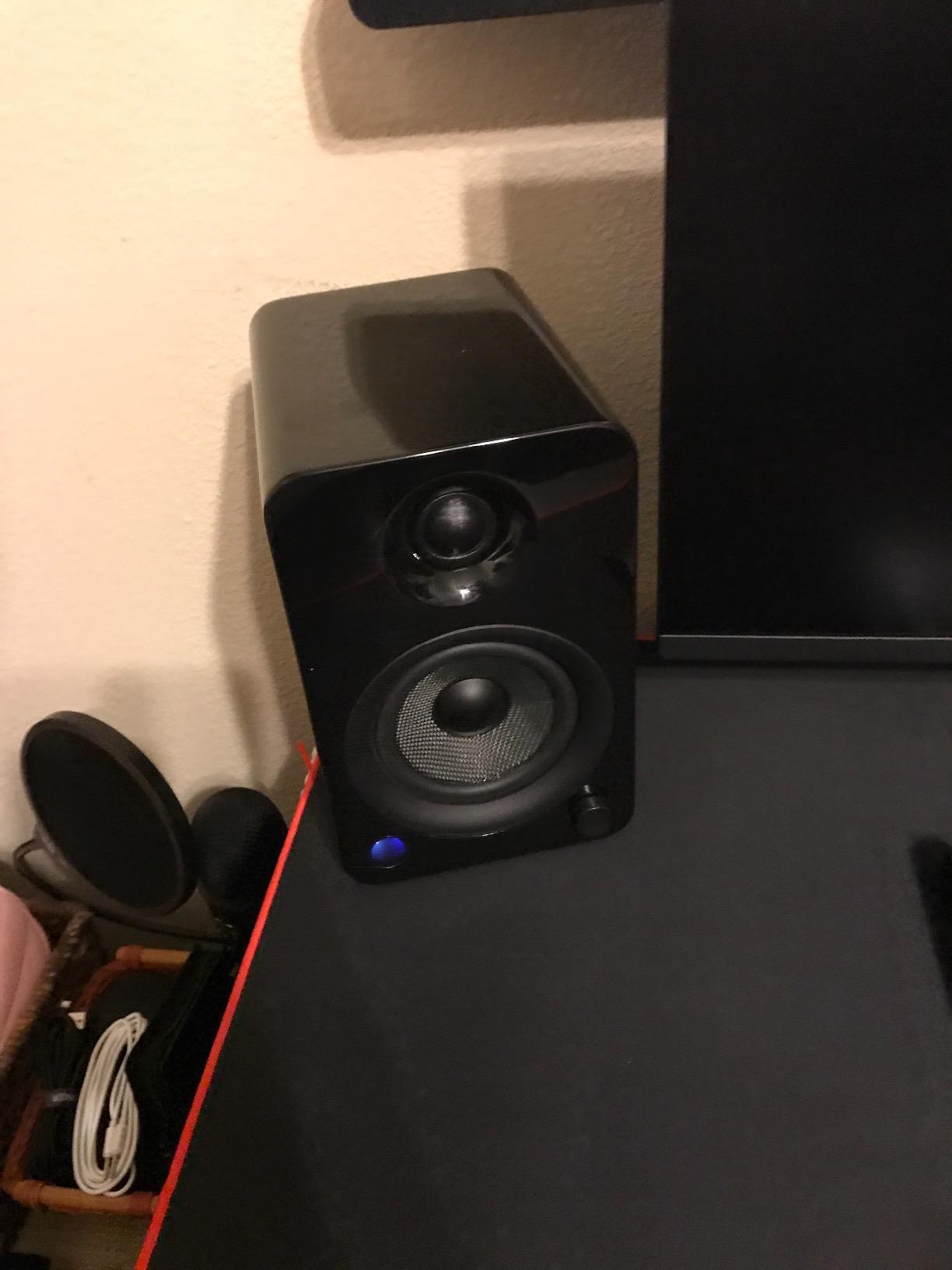 Kanto YU4GB Powered Speakers with Bluetooth and Built-in Phono Preamp | Auto Standby and Startup | Remote Included | 140W Peak Power | Pair | Gloss Black customer photo 1