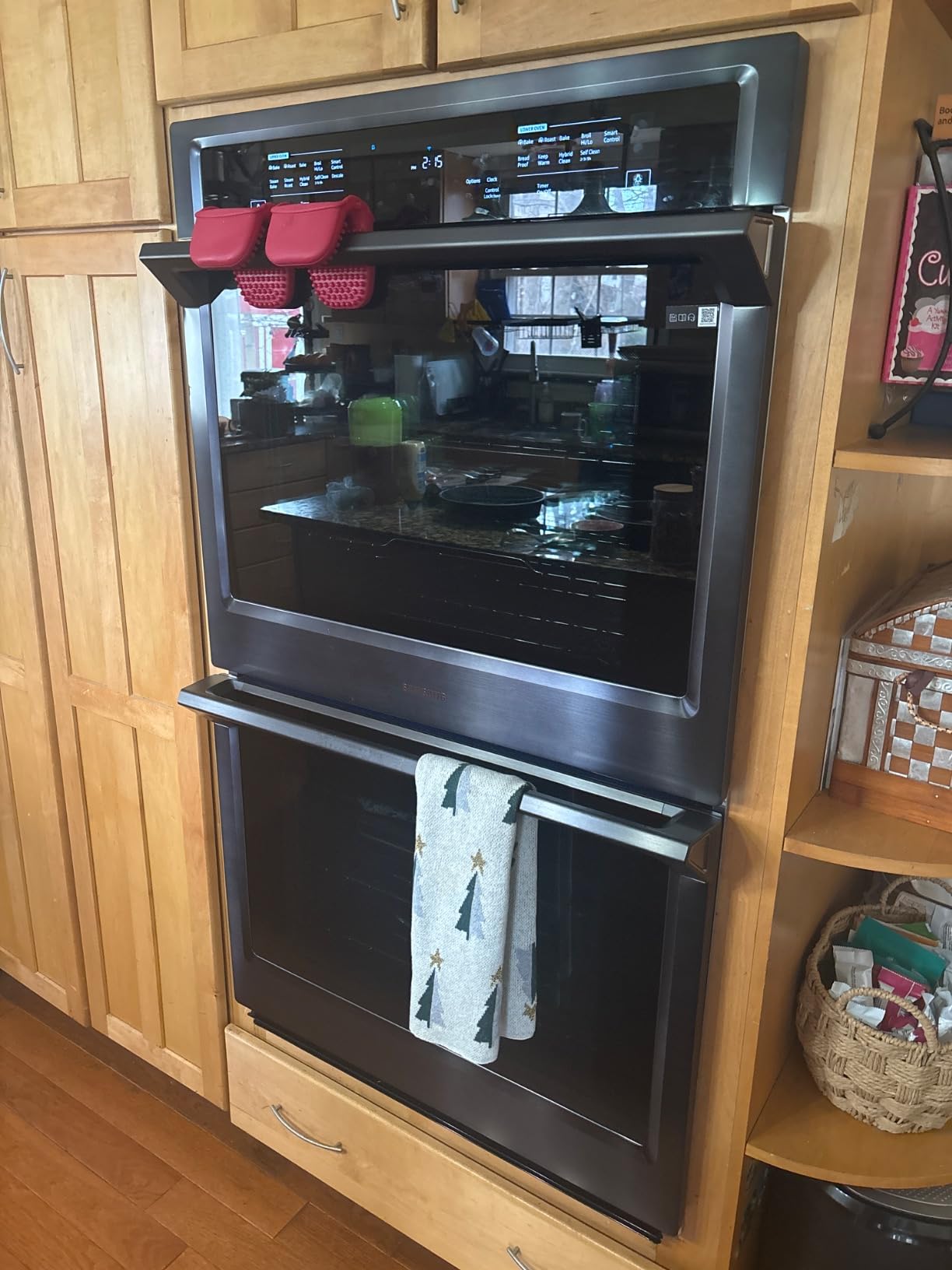 SAMSUNG 30 in. Smart Double Wall Oven w/Steam Cook, Wi-Fi, Large Oven Capacity, NV51K6650DG/AA, Fingerprint Resistant Stainless Steel, Black customer photo 1