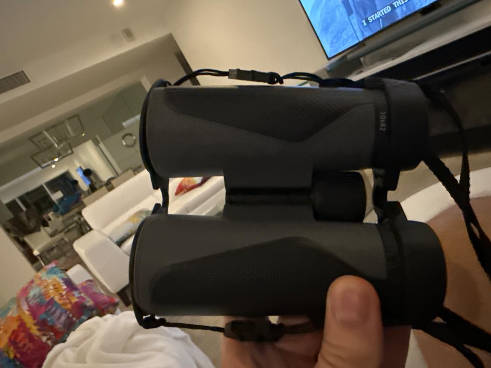 ZEISS Terra ED Binoculars 10x42 Compact, Waterproof and Fast Focusing, Grey | Coated Glass for Optimal Clarity in all Weather Conditions customer photo 2