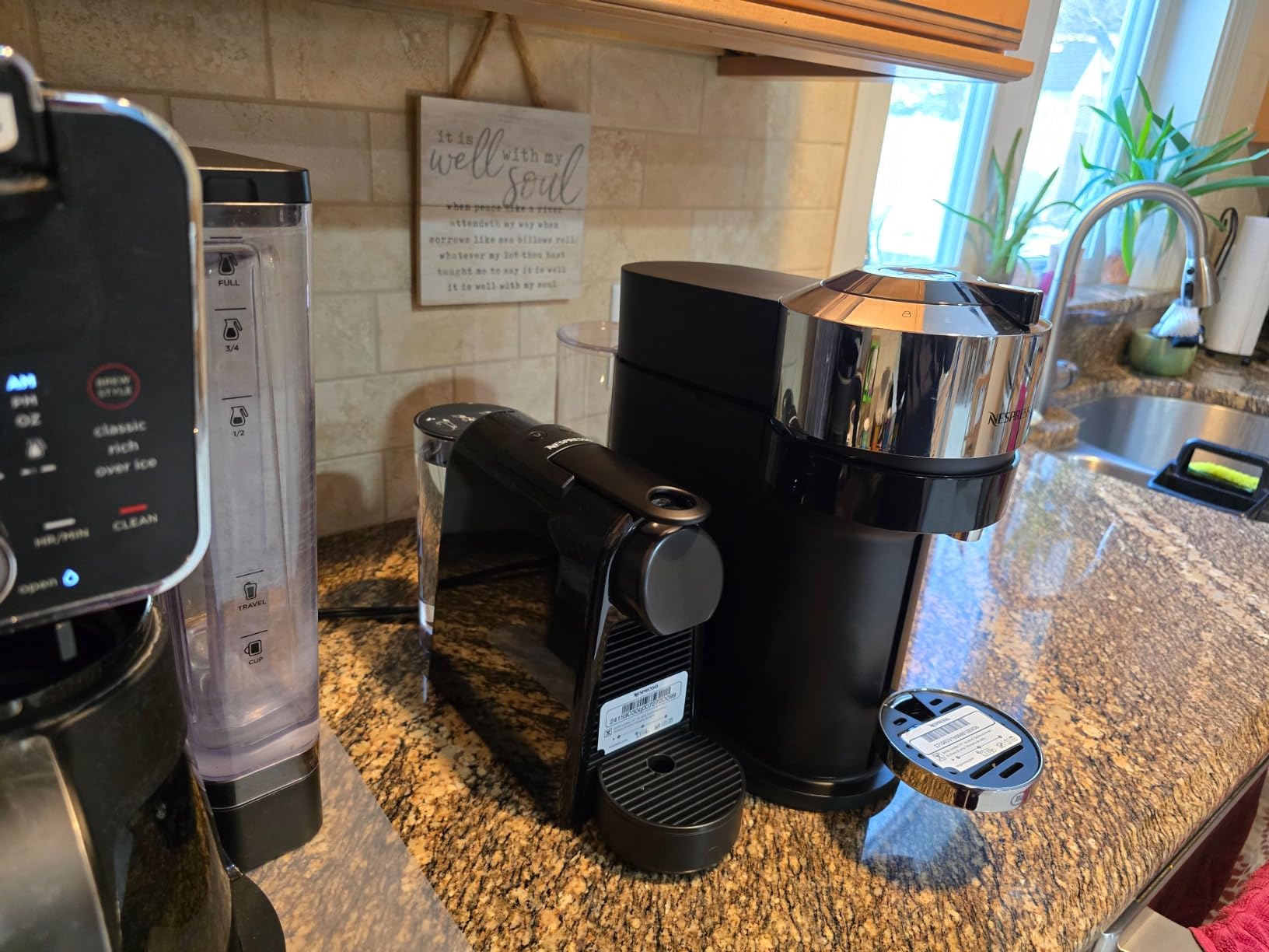 Essenza Mini Coffee and Espresso Machine by De'Longhi, Black customer photo 2