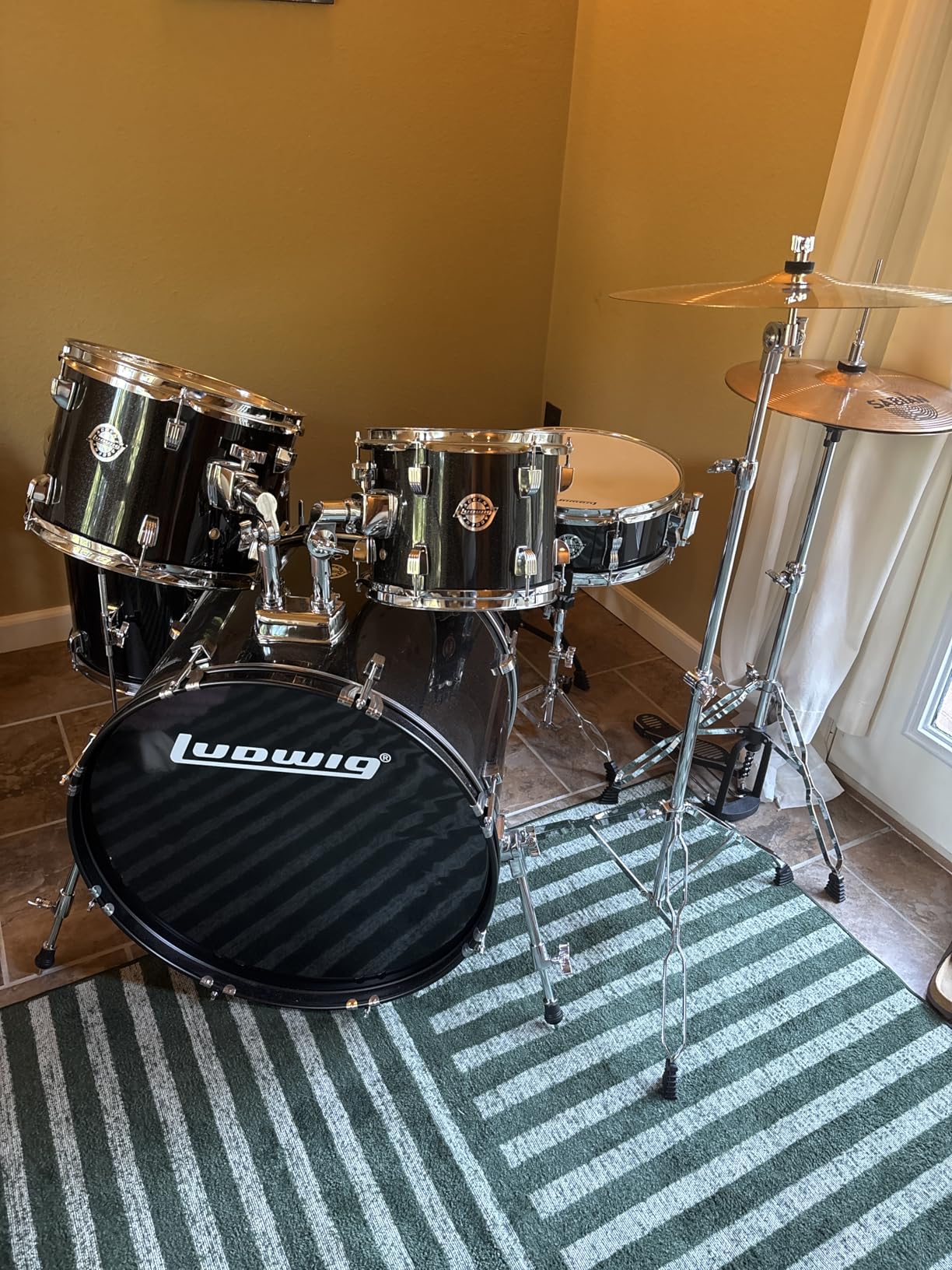 Ludwig Accent Drive Series LC19511 Complete 5-Piece Drum Set Package with Cymbals, Hardware, Drum Throne, Chain-drive Pedal and Sticks, Black Sparkle customer photo 1