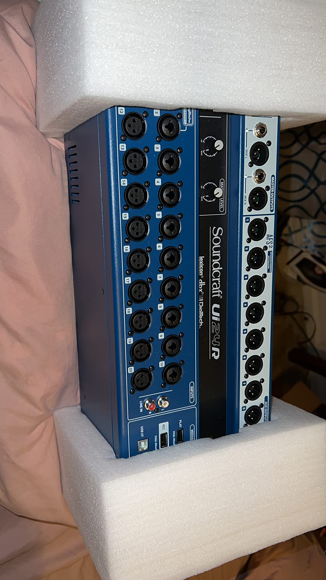 Soundcraft Ui24R Rack-Mountable Laptop or Tablet-Controlled, 24 input Digital Audio Mixer with onboard Signal Processing, Built-in Dual-Band WI-FI, Studer Preamps, USB Multitrack Recording customer photo 1