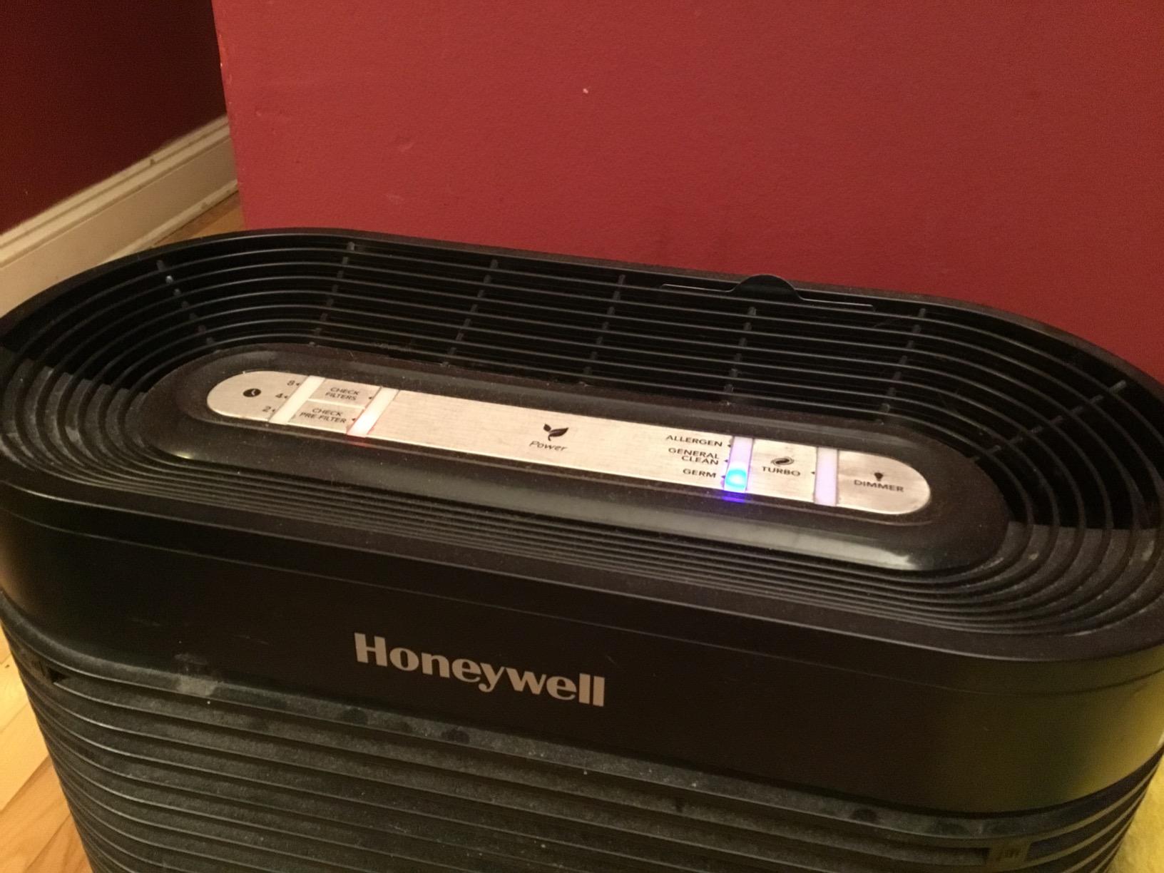 Honeywell AllergenPlus HEPA Air Purifier for Home, 2250 Ft2 Rooms in 1 hour, Reduces Allergens, Dust, Pollen, Smoke, Pet Dander, Odors, White, HPA304 customer photo 1