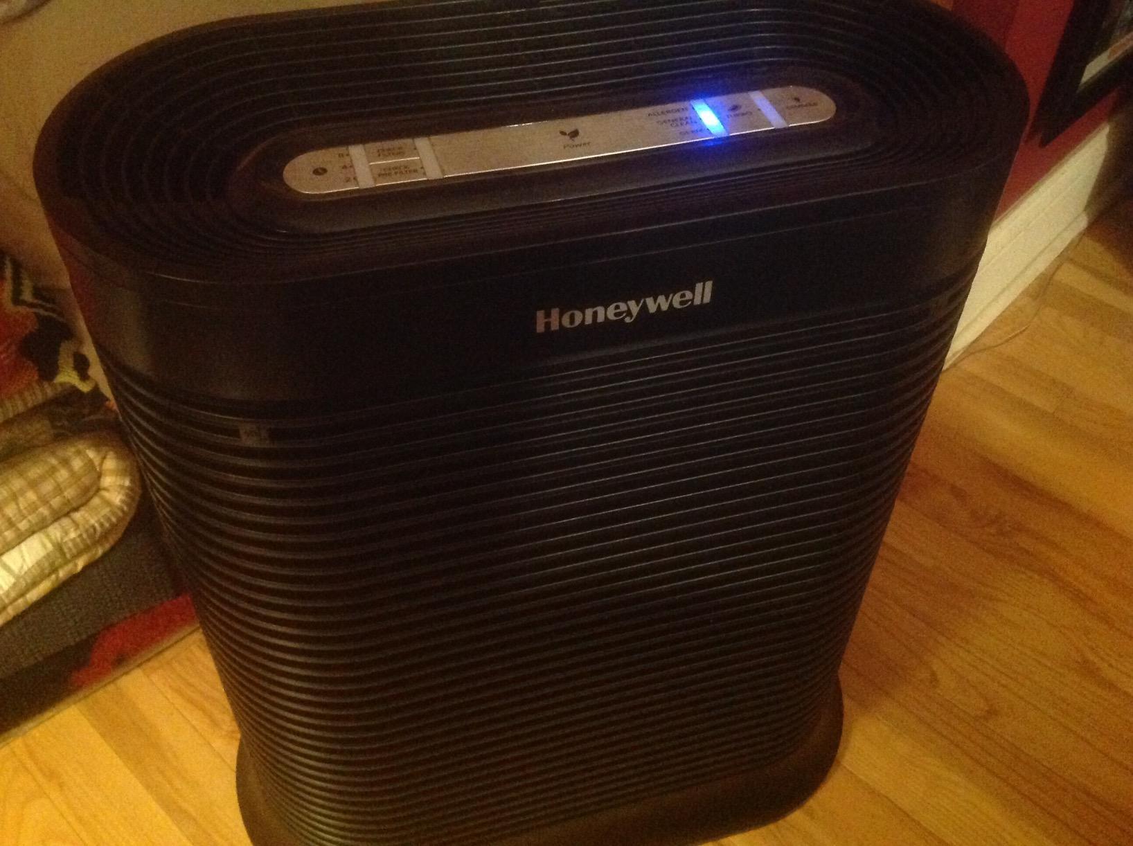 Honeywell AllergenPlus HEPA Air Purifier for Home, 2250 Ft2 Rooms in 1 hour, Reduces Allergens, Dust, Pollen, Smoke, Pet Dander, Odors, White, HPA304 customer photo 2