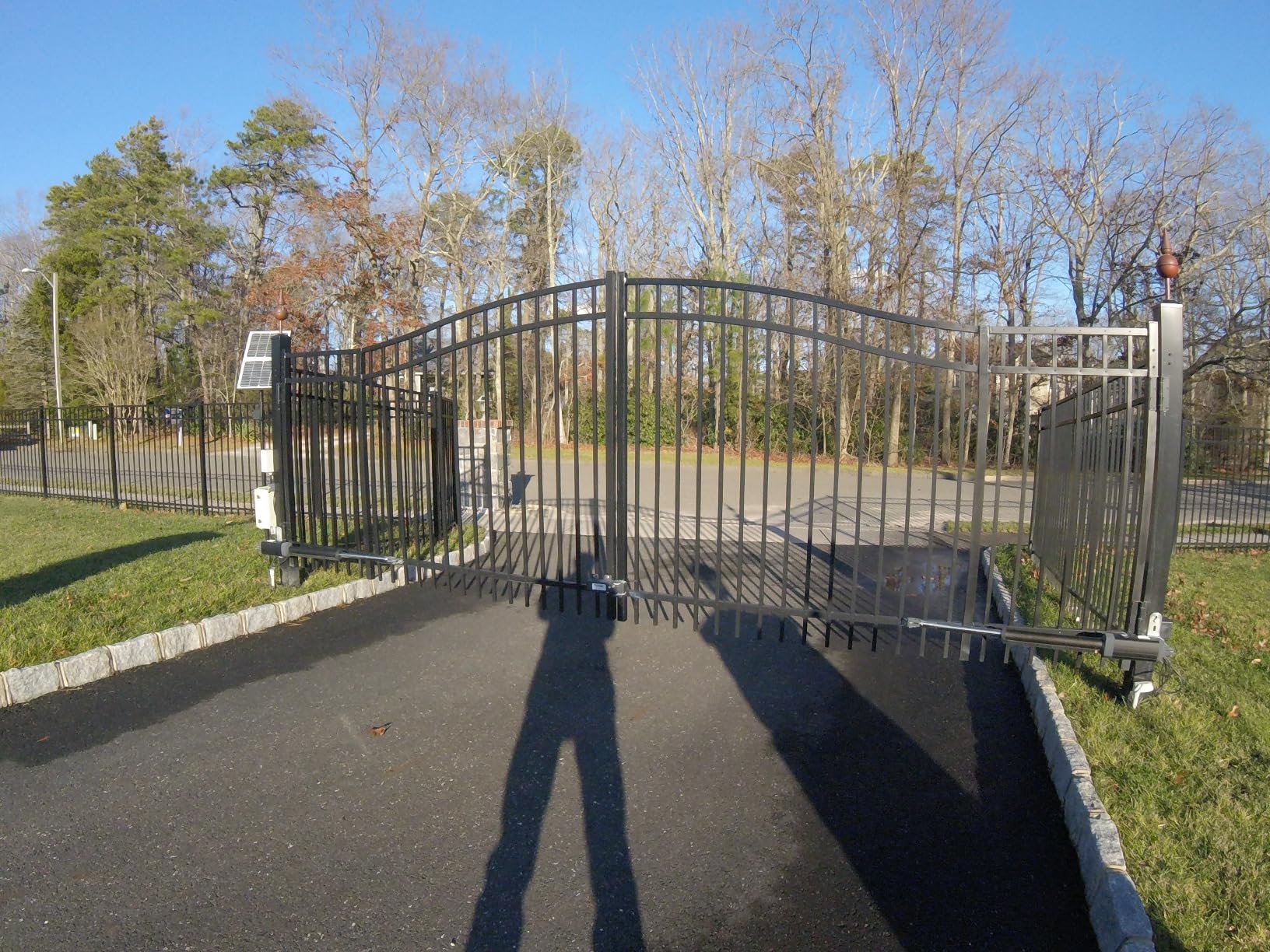 TOPENS AD5S Automatic Gate Opener Kit Medium Duty Solar Dual Gate Operator for Dual Swing Gates Up to 16 Feet or Max 550 Pounds, Solar Panel Included customer photo 1