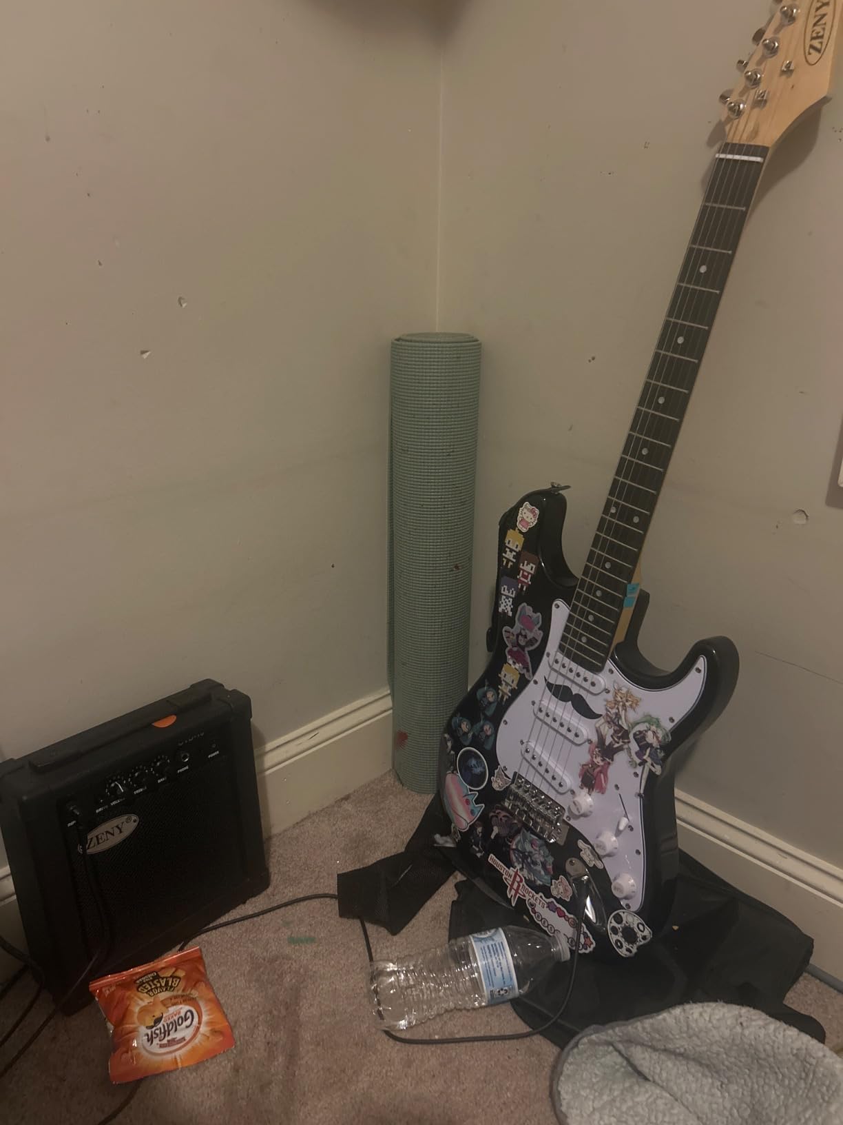 JupiterForce 39 Inch Full Size Electric Guitar Kits with Adjustable Strap, 10W Amp, Case Bag and Strings for Beginner Starter, Kids(Black) customer photo 1