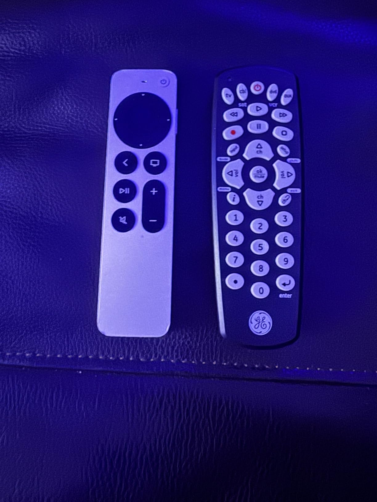 GE Universal Remote Control for Samsung, Vizio, LG, Sony, Sharp, Roku, Apple TV, TCL, Panasonic, Smart TVs, Streaming Players, Blu-ray, DVD, 4-Device, Black, 34708 customer photo 1