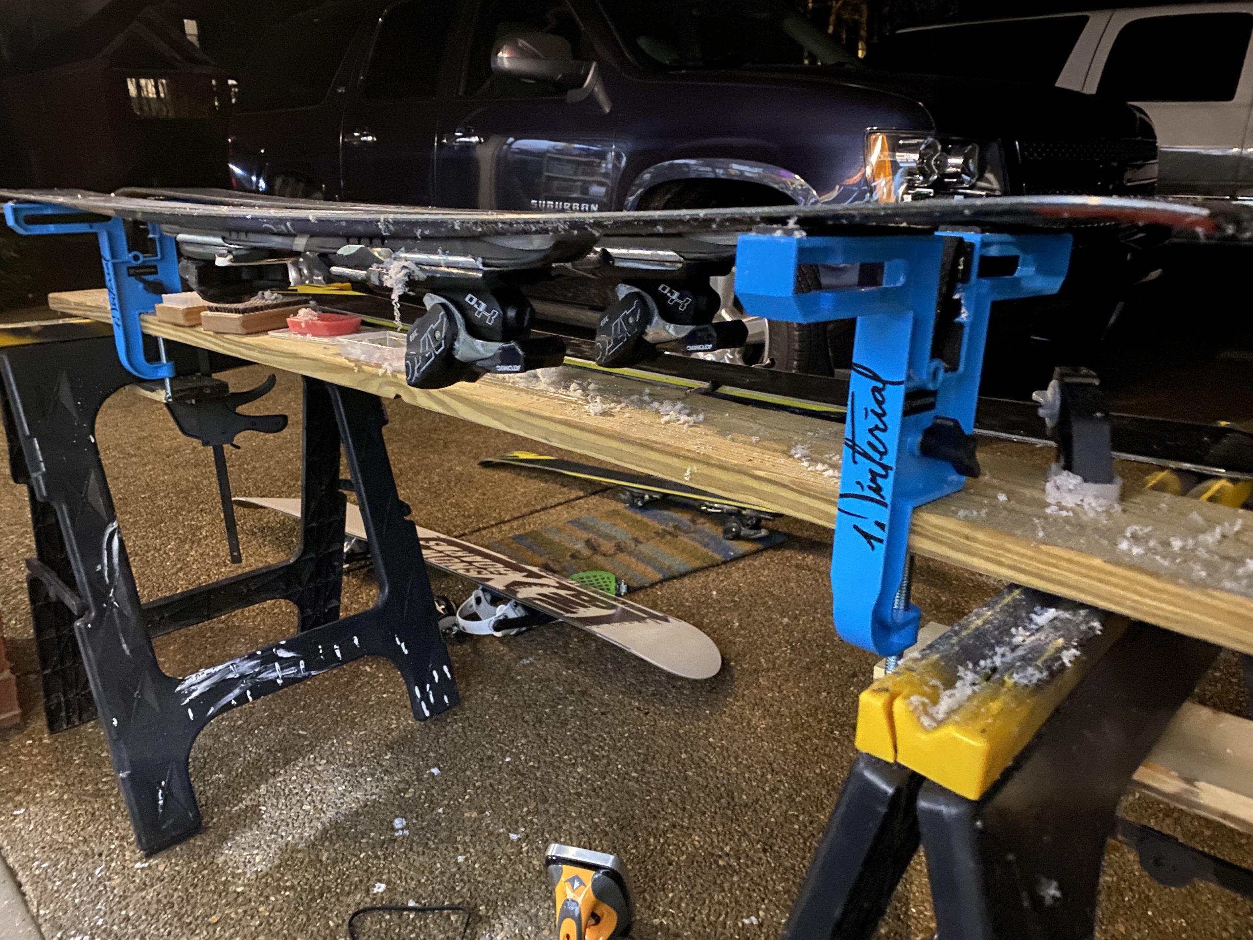 Winterial Snowboard and Ski Vise, Set of Two Non-Slip Vice Grips with Horizontal Vertical Working Positions for Tuning, Repair and Waxing/Rubber Brake Retainers and Secure Board Grip Arm customer photo 2