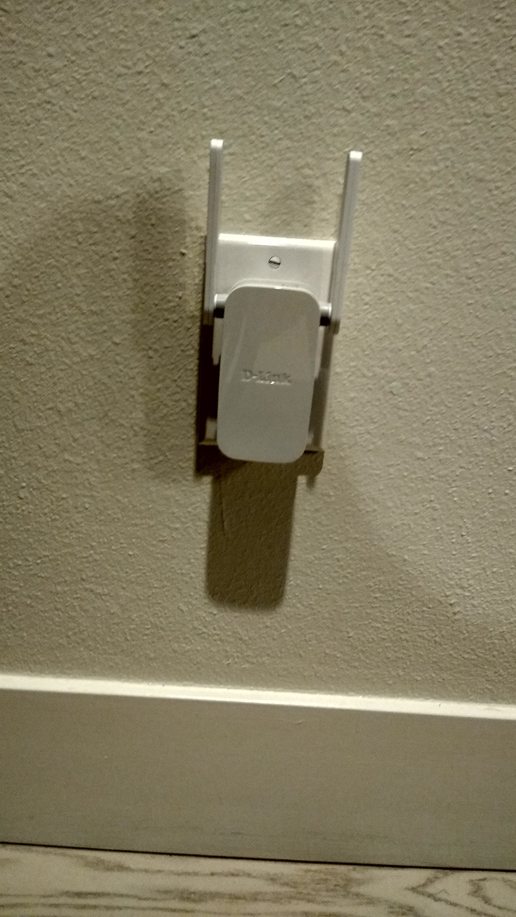 D-Link WiFi Range Extender, AC2000 Mesh Plug In Wall Signal Booster, Cover up to 2600 sq.ft. Dual Band Wireless Repeater Access Point for Smart Home (DAP-1820-US) customer photo 1