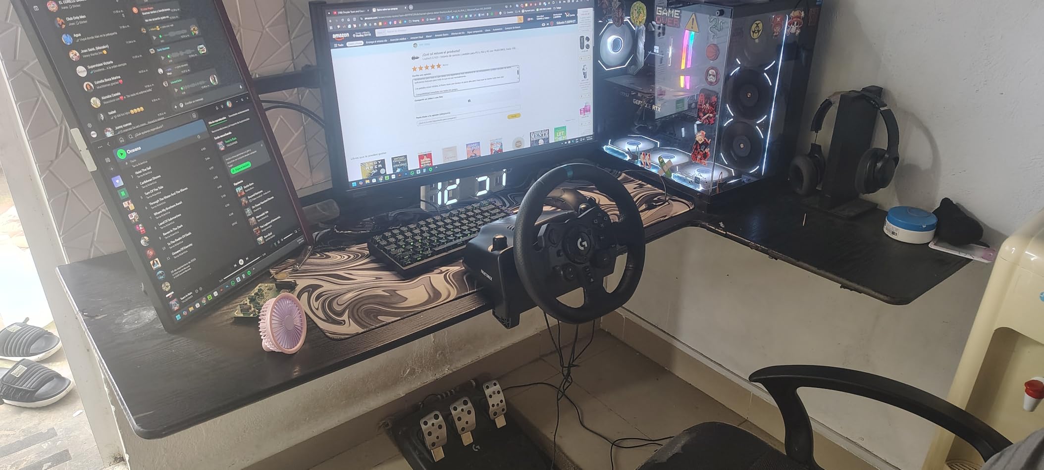 Logitech G923 Racing Wheel and Pedals, TRUEFORCE up to 1000 Hz Force Feedback, Gaming Steering Wheel PS5, PS4, PC, Mac, Genuine Leather - Black customer photo 2