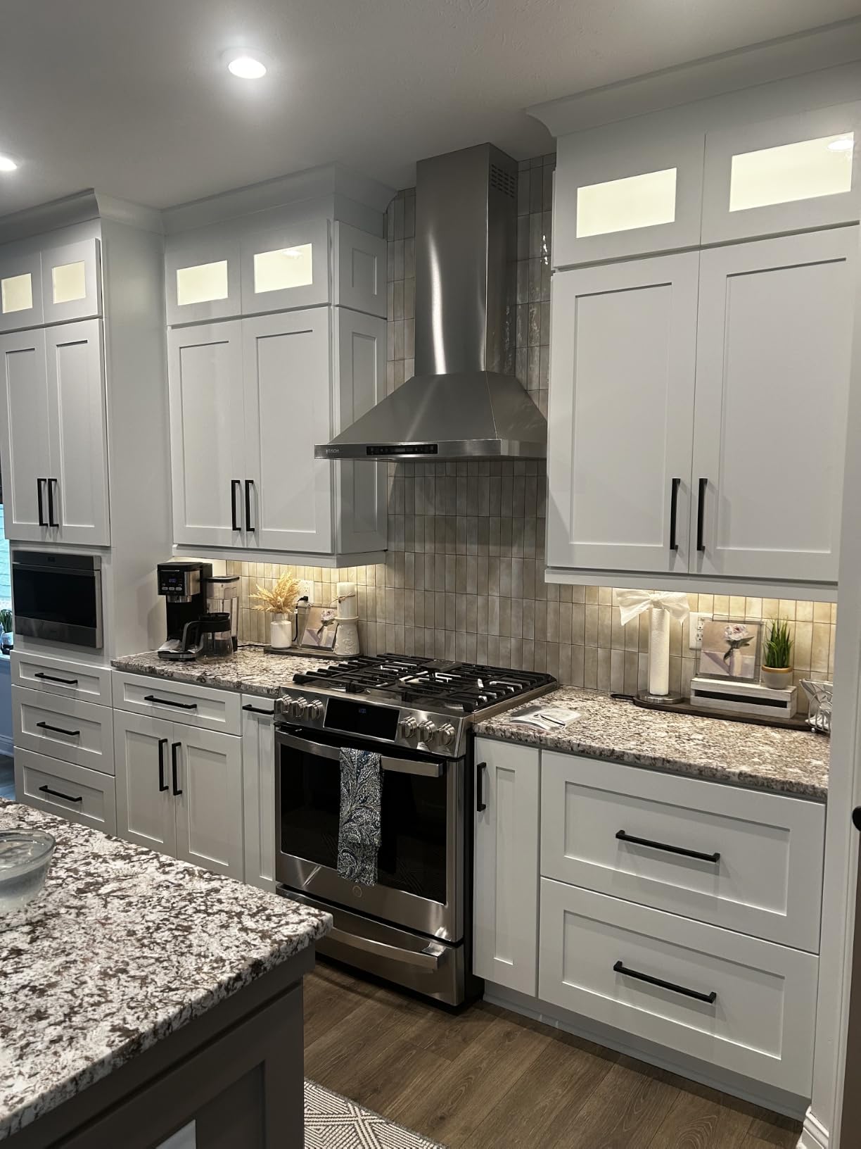 36-inch Wall Mount Range Hood 900 CFM Ducted/Ductless Convertible, Kitchen Chimney Vent Stainless Steel with Gesture Sensing & Touch Control Switch Panel, 2 Pcs Adjustable Lights customer photo 2