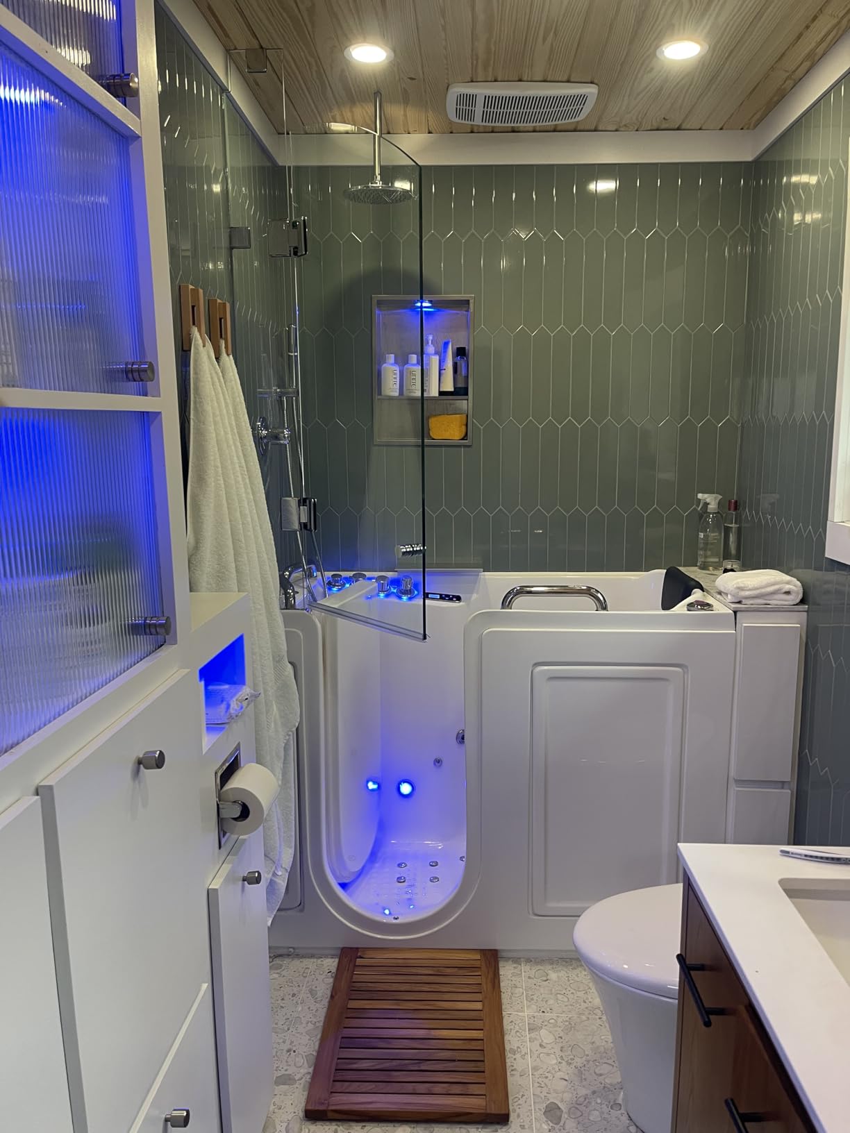 ANZZI Walk In Tub, 27 X 53 In, Right Drain, 12 Whirlpool & 18 Air Jets customer photo 1