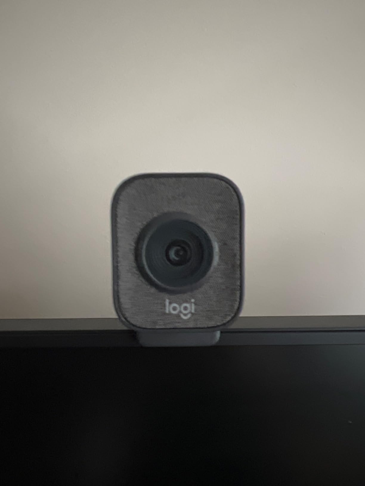 Logitech StreamCam Premium Webcam for Streaming and Content Creation, Full HD 1080p 60 fps, Works with Microsoft Teams, Google Meet, Zoom, Nintendo Switch 2 GameChat mode, for PC/Mac - Graphite customer photo 1