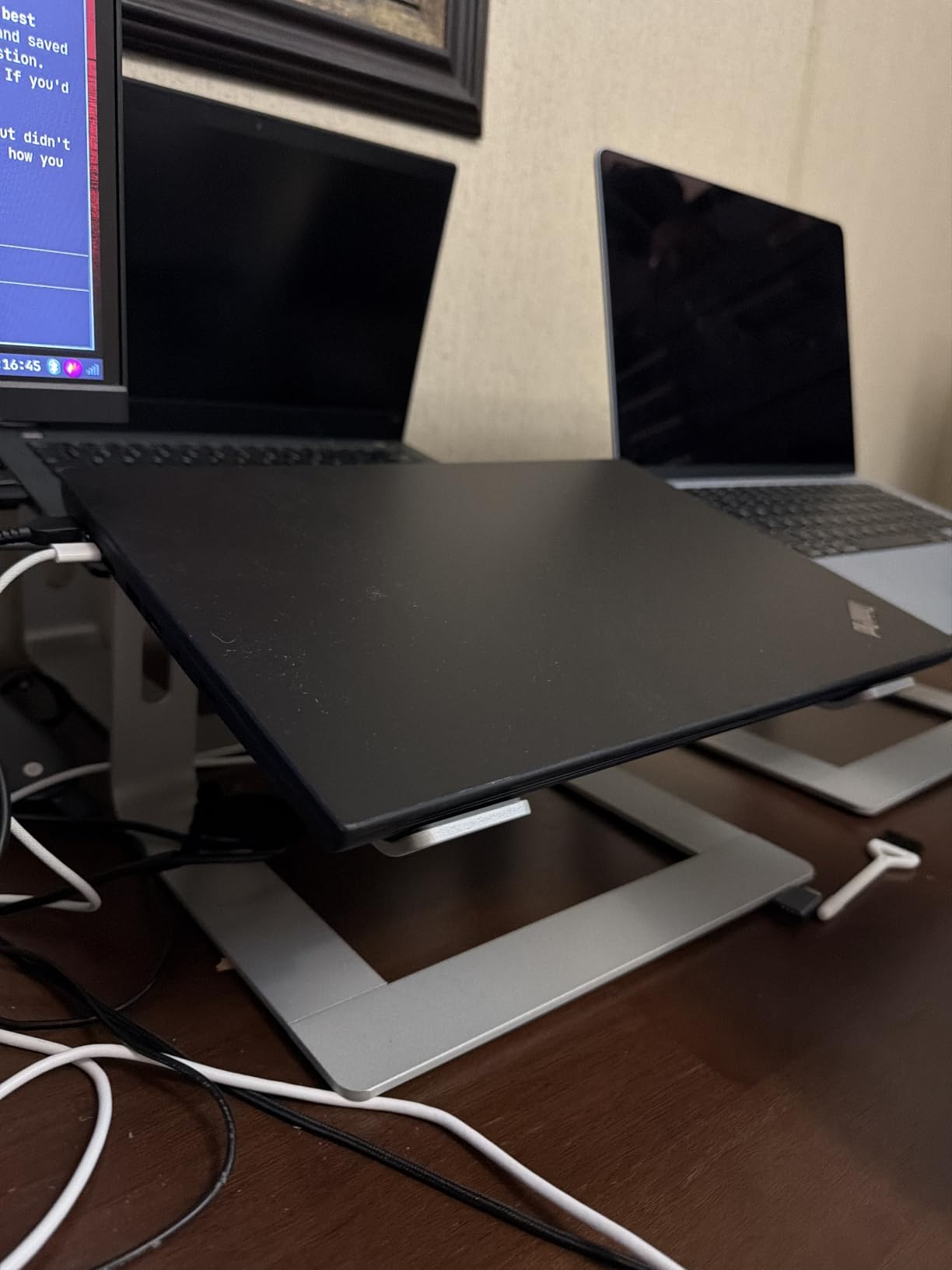 SOUNDANCE Laptop Stand, Aluminum Computer Riser, Ergonomic Laptops Elevator for Desk, Metal Holder Compatible with 10 to 15.6 Inches Notebook Computer, Gold customer photo 1