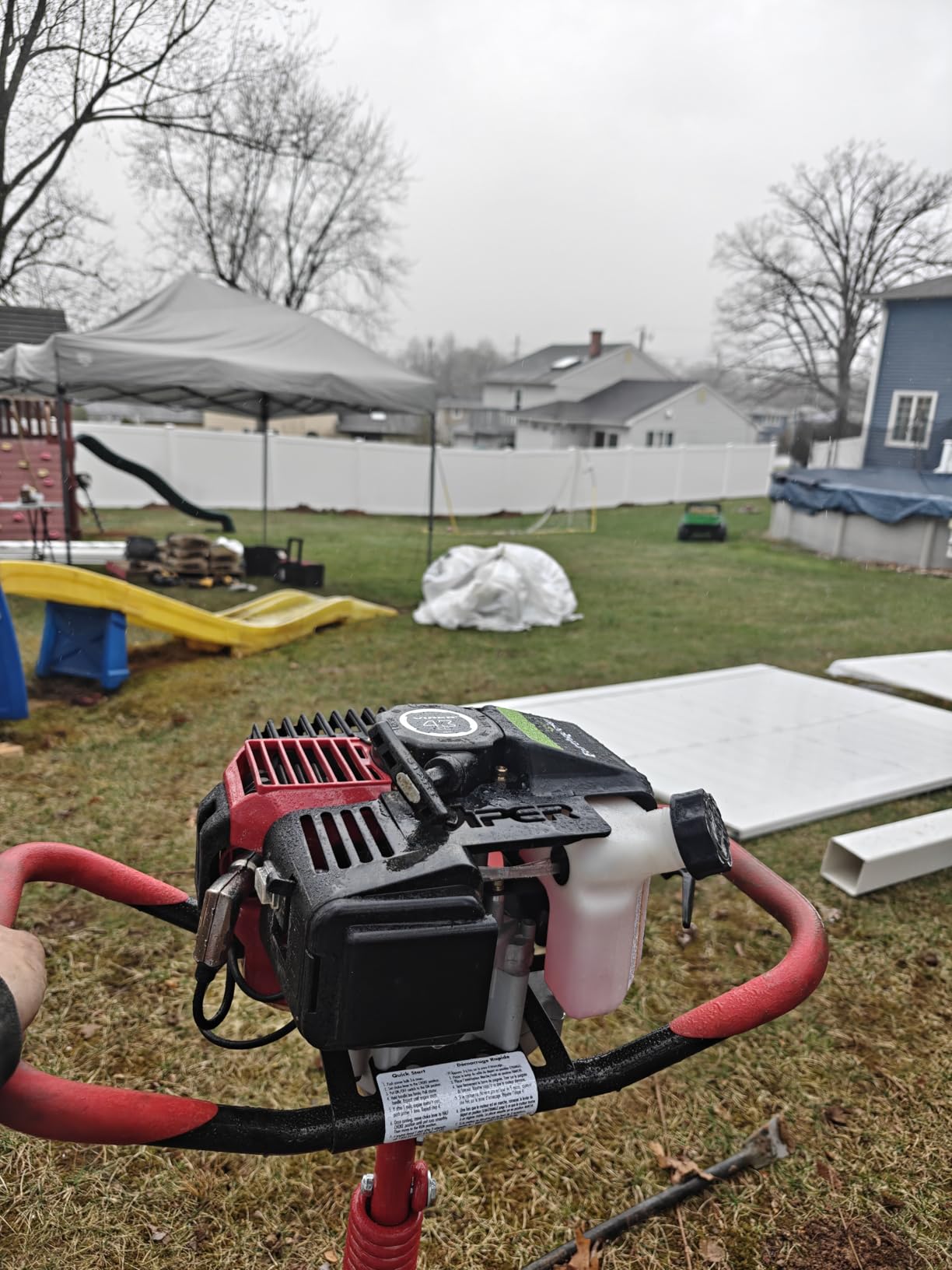 Earthquake E43 1-Person Earth Auger Powerhead, 43cc 2-Cycle Viper Engine, 30:1 Transmission, 5 Year Limited Warranty, Red or Black Auger Bit customer photo 2
