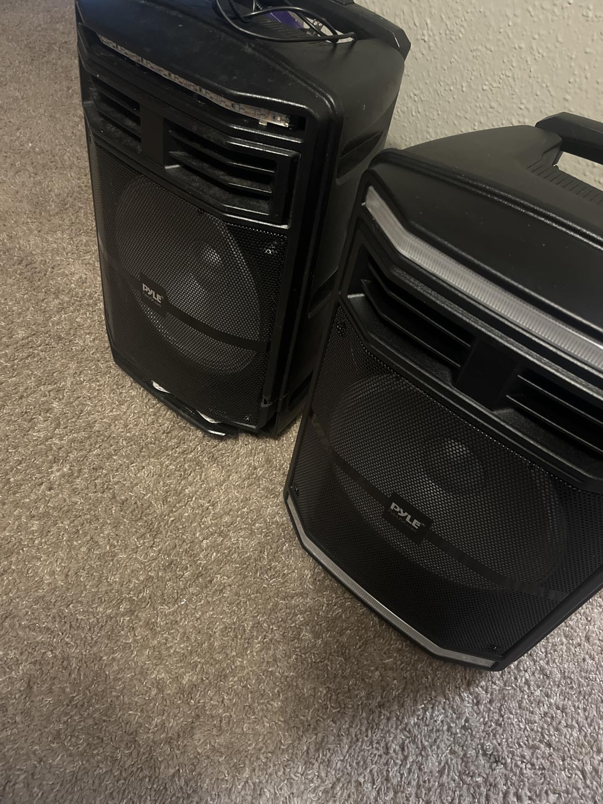 Pyle Portable Bluetooth PA Speaker System - 600W Bluetooth Speaker Portable PA System w/ Rechargeable Battery, Party Lights, MP3/USB SD Card Reader, Rolling Wheels - Pyle PPHP1044B customer photo 2