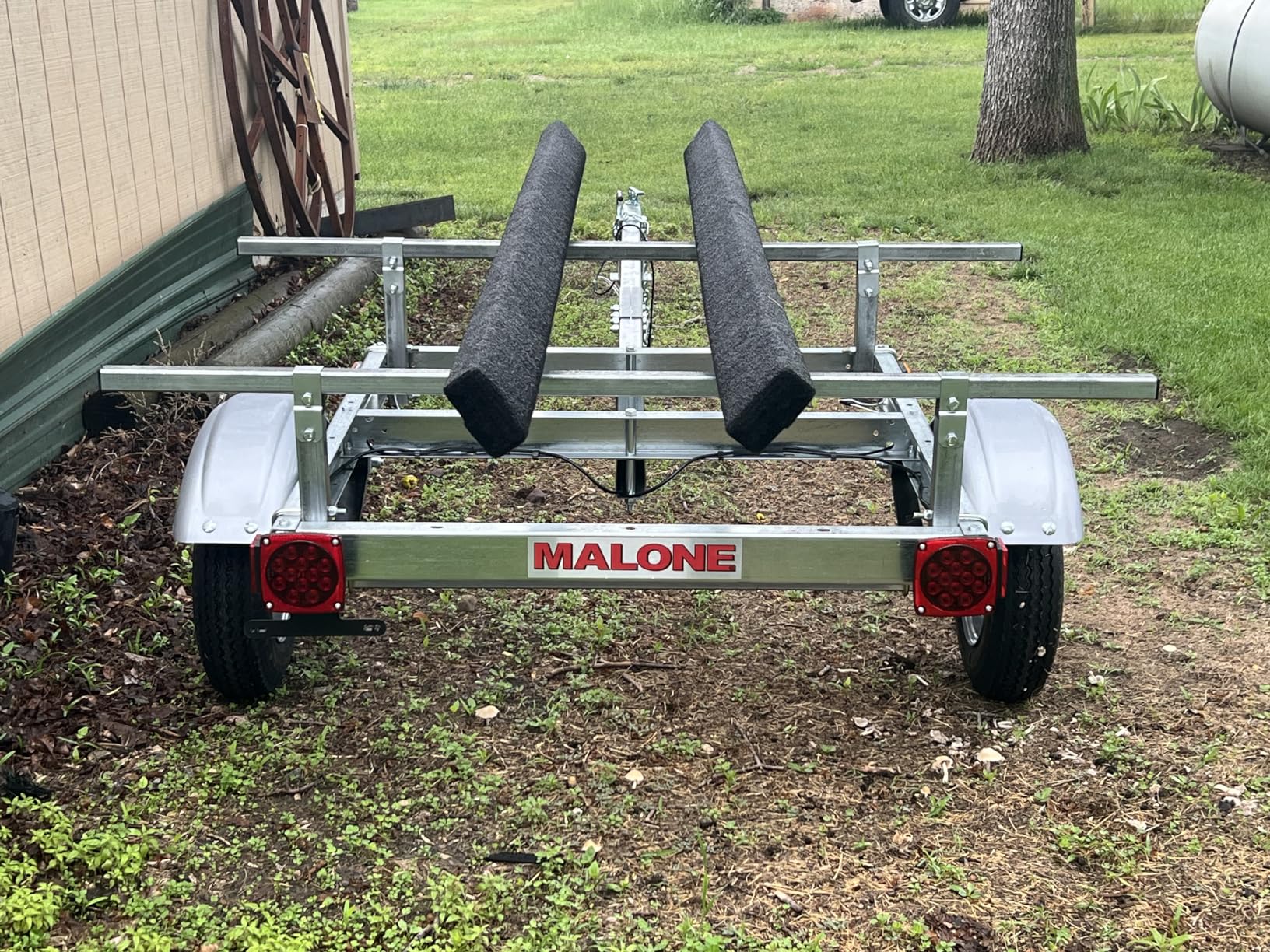 Malone MPG586XB EcoLight 1 Kayak Trailer with 1 Bunk Kayak Carrier | 14' / 400 lbs Capacity | Fully Submersible | Marine Grade Galvanized Steel Construction customer photo 2