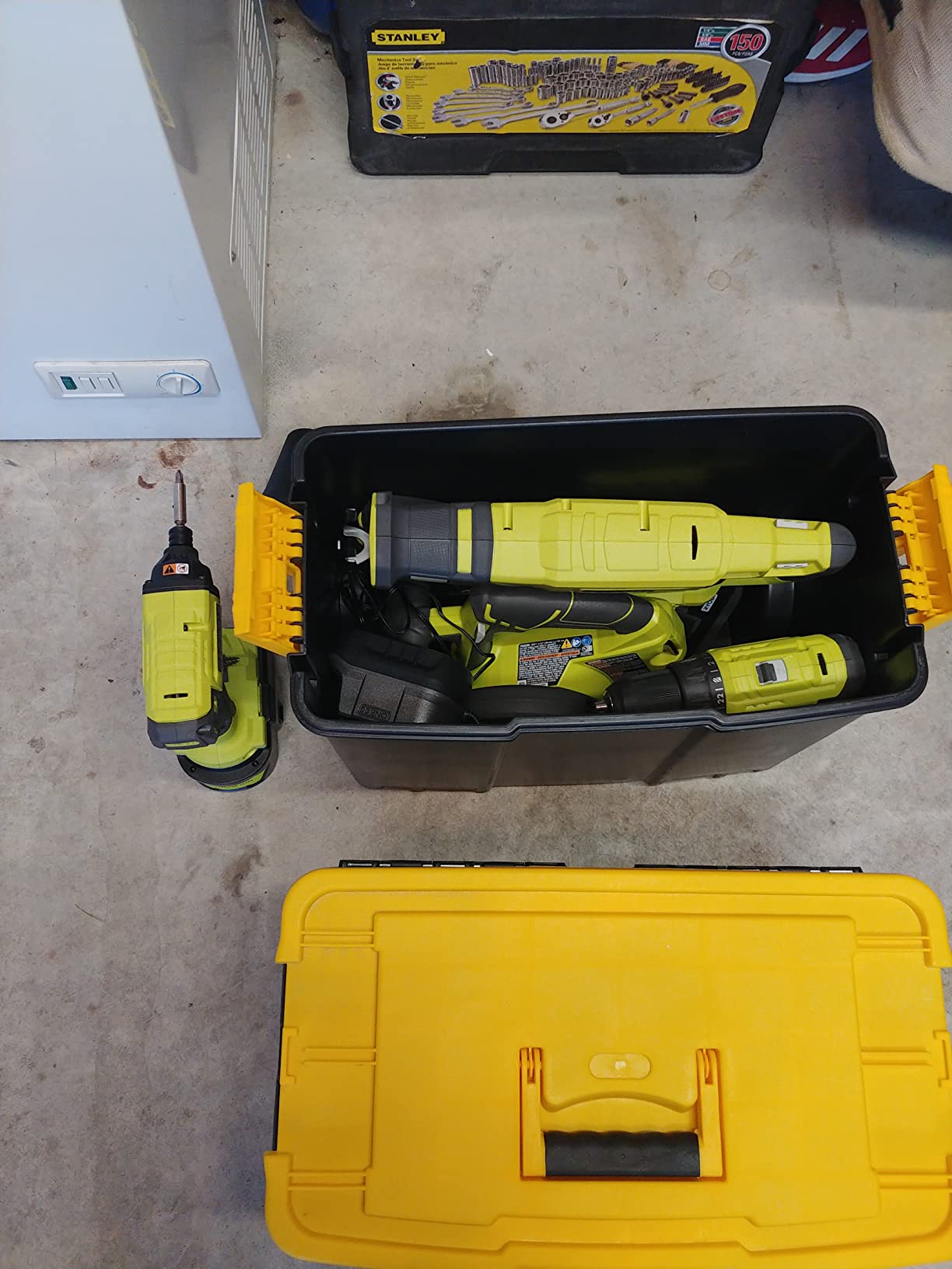 RYOBI P1819 18V One+ Lithium Ion Combo Kit (6 Tools: Drill/Driver, Impact Driver, Reciprocating Saw, Circular Saw, Multi-Tool, LED Worklight, 4.0 Ah & 1.5 Ah Battery, Charger, Bag) customer photo 2