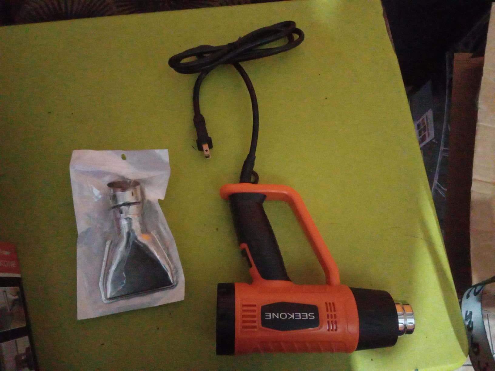 SEEKONE Heat Gun 1800W Heavy Duty Fast Heat Hot Air Gun Kit with 752F&1112F Dual-Temperature Settings and 4 Nozzles with Overheat Protection for Crafts, Shrinking PVC, Stripping Paint customer photo 2