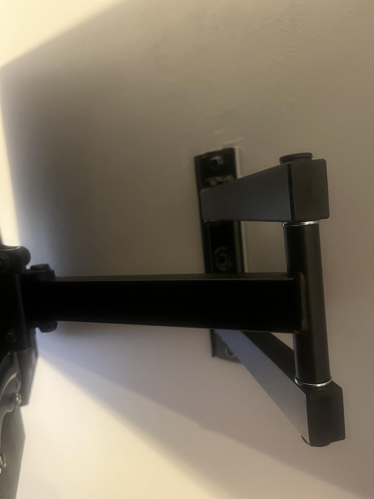 Pipishell Full Motion TV Wall Mount for 26-65 inch Flat or Curved TVs up to 77 lbs, TV Bracket Wall Mount with Articulating Arms, Extension, Tilt, Swivel, Leveling, Max VESA 400x400mm, PIMF7 customer photo 2