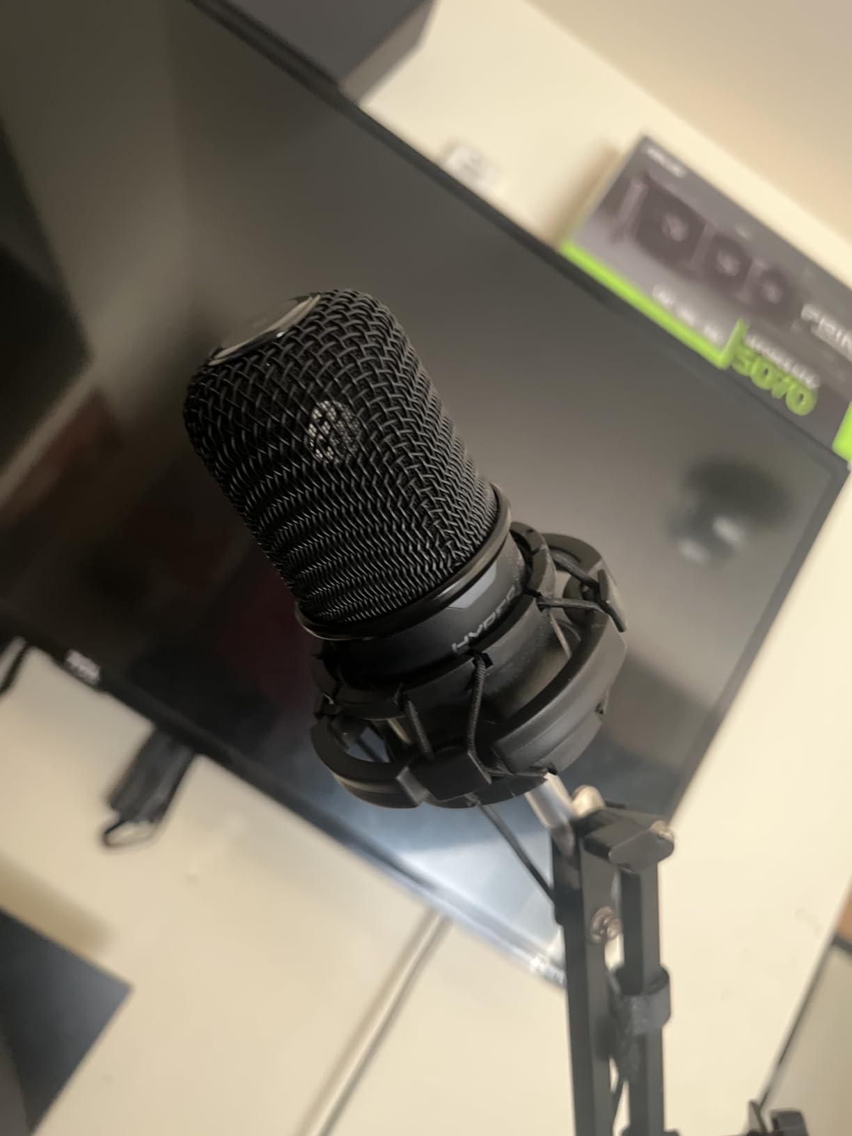 HyperX SoloCast - USB Condenser Gaming Microphone, for PC, PS4, PS5 and Mac, Tap-to-Mute Sensor, Cardioid Polar Pattern, great for Streaming, Podcasts, Twitch, YouTube, Discord, Black customer photo 2