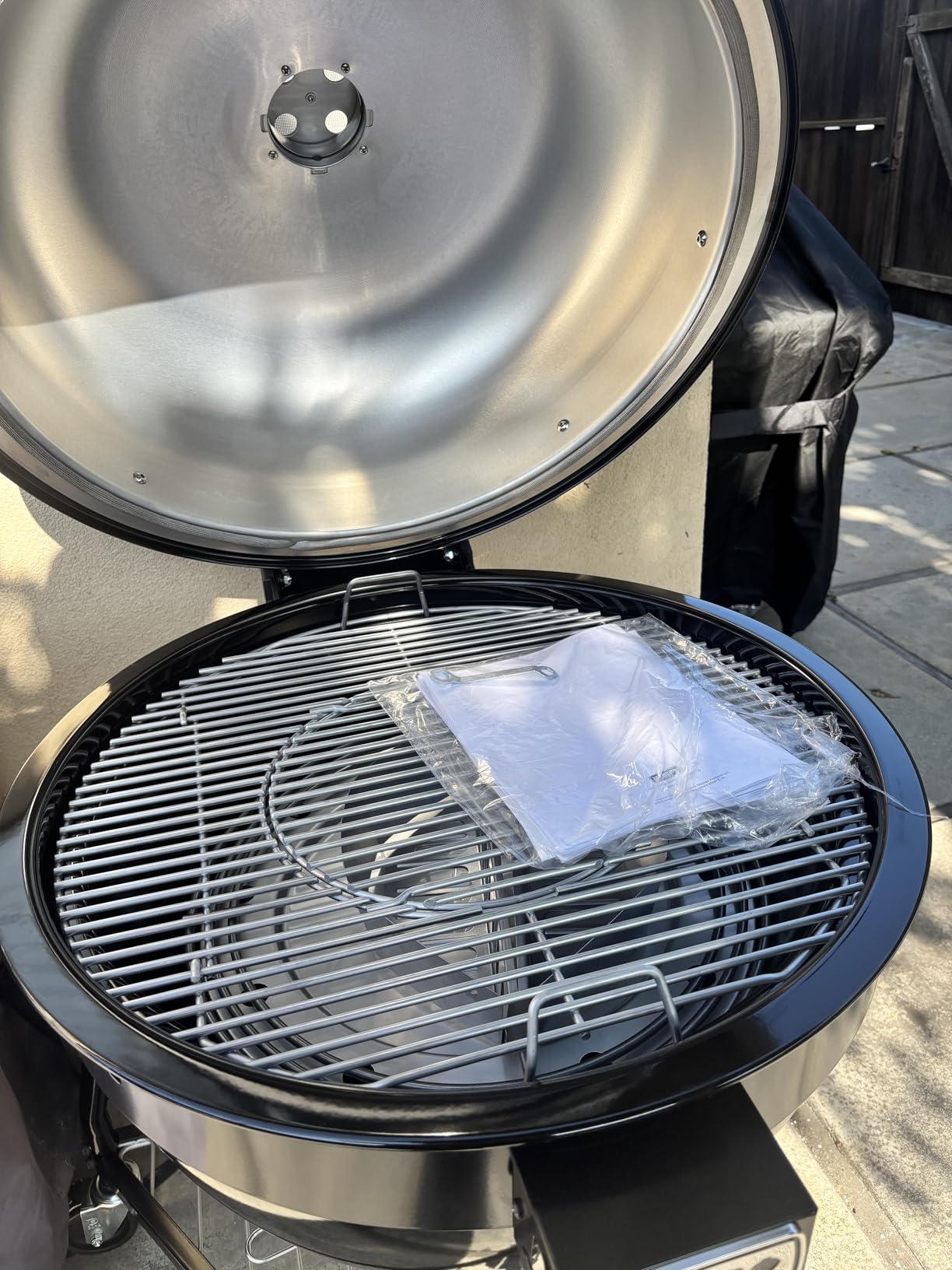 Weber Summit Kamado E6 Charcoal Grill, Black, Dual-Walled Insulated Steel Kamado, 24-inch Cooking Area, Porcelain-Enameled Finish, One-Touch Cleaning System customer photo 2