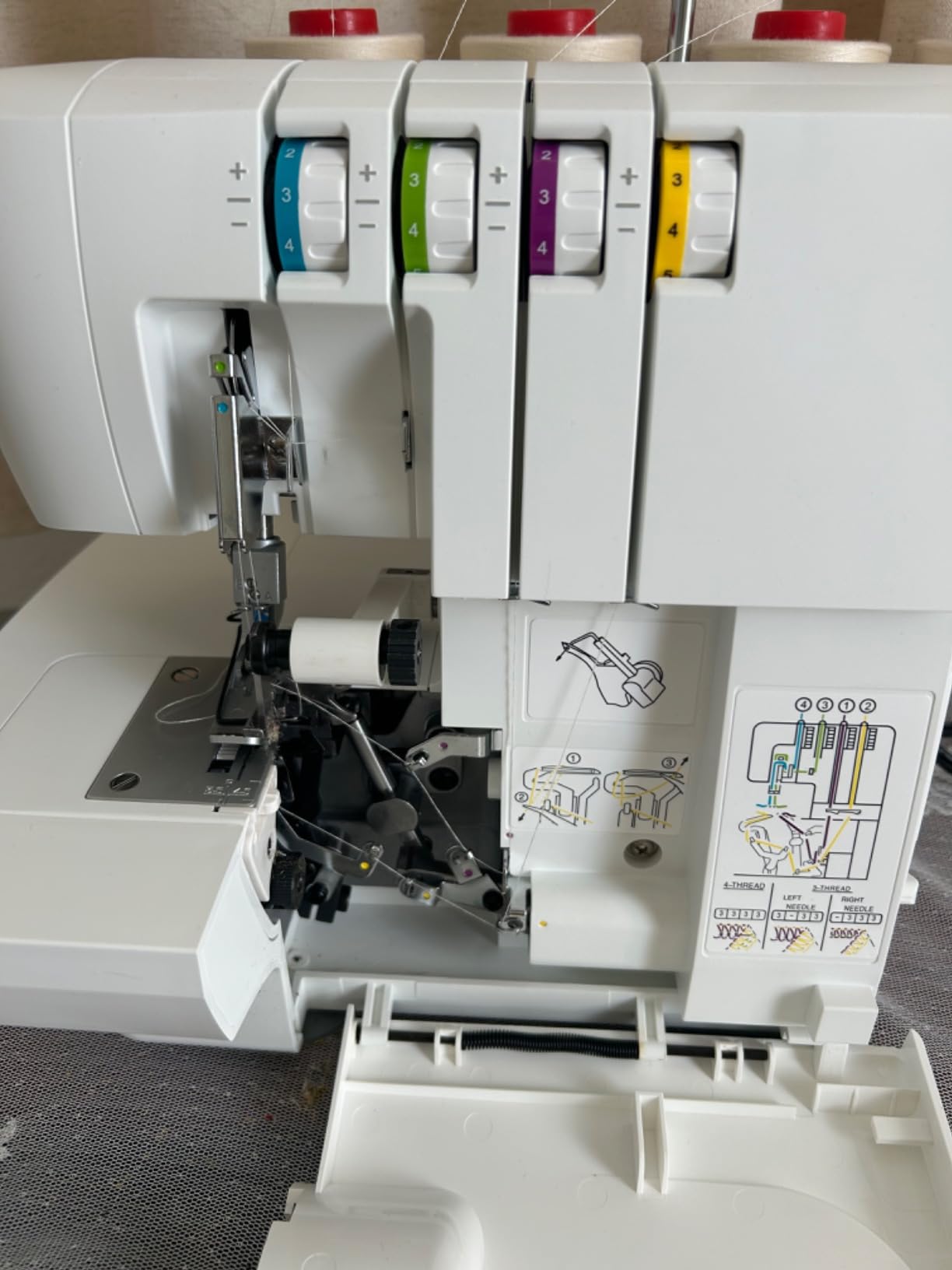 SINGER S0100 High Speed Serger Overlock Machine, 2-3-4 Thread Capability, 6 Built-in Stitches, Color Coded Threading, Metal Frame, 1300 Stitches/Min, Differential Feed customer photo 2