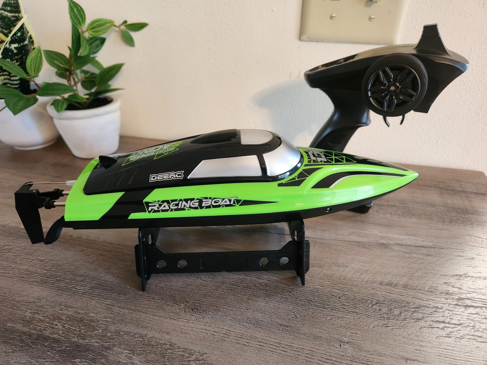 DEERC 14-Inch High Speed RC Boat, 20+ MPH, Auto Self-Righting, 2 Batteries | Fast Remote Control Boat for Pool & Lake, 493FT Control Range, LED Lights, 2.4GHz Full Proportional, Water Toy Gift customer photo 2