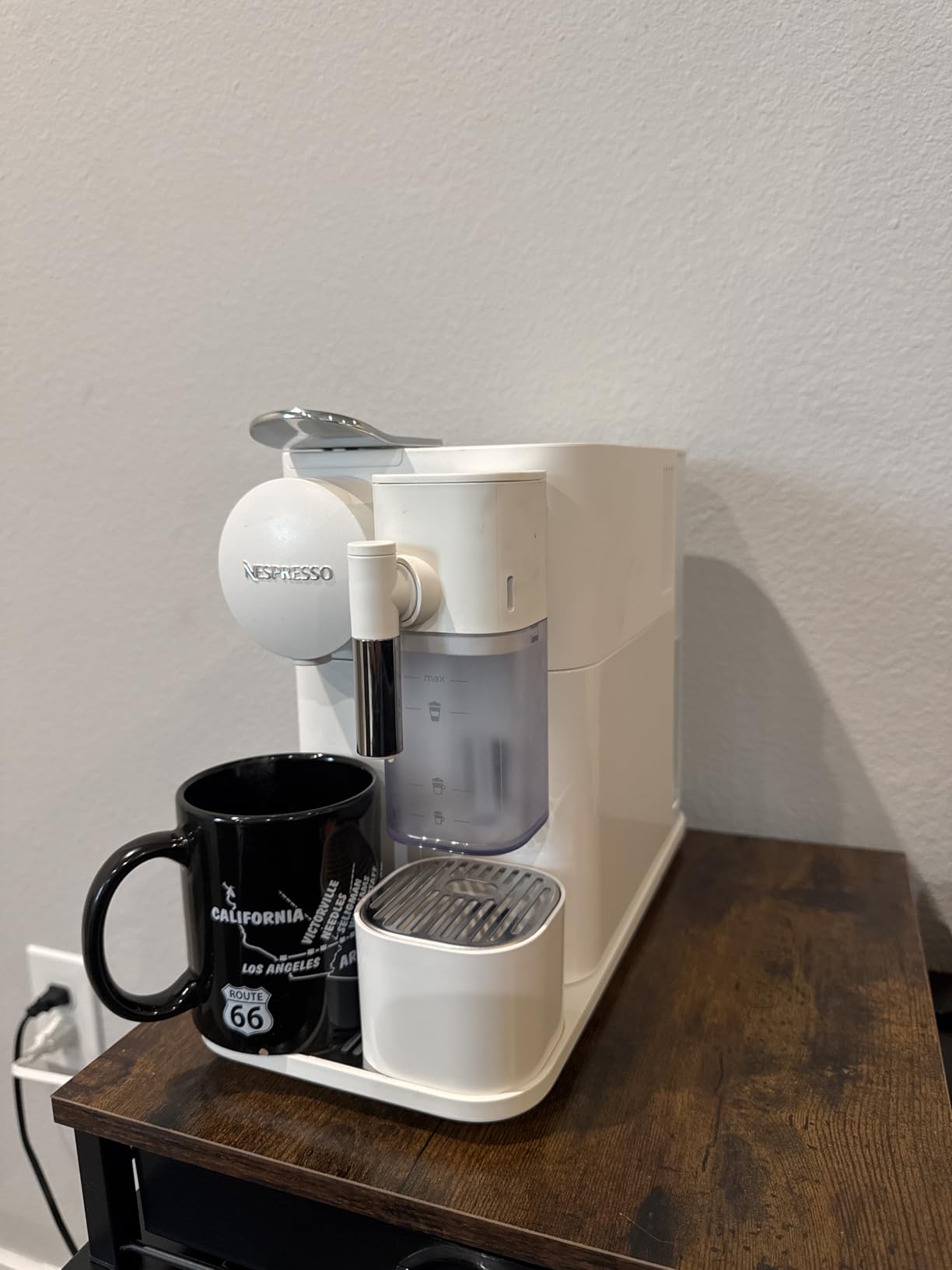 Nespresso Lattissima One Original Espresso Machine with Milk Frother by De'Longhi, Shadow Black customer photo 2