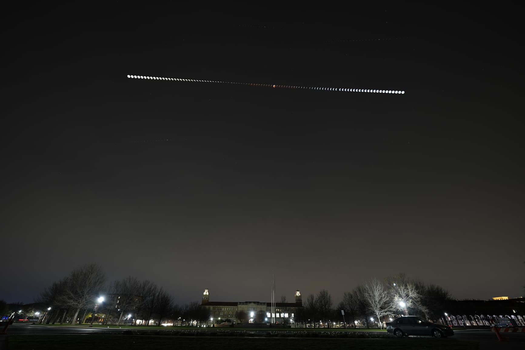 Sony FE 14mm f/1.8 GM Prime Lens | G Master 14mm f/1.8 lens with XD linear motors and XA elements for astrophotography, landscapes and architecture customer photo 2