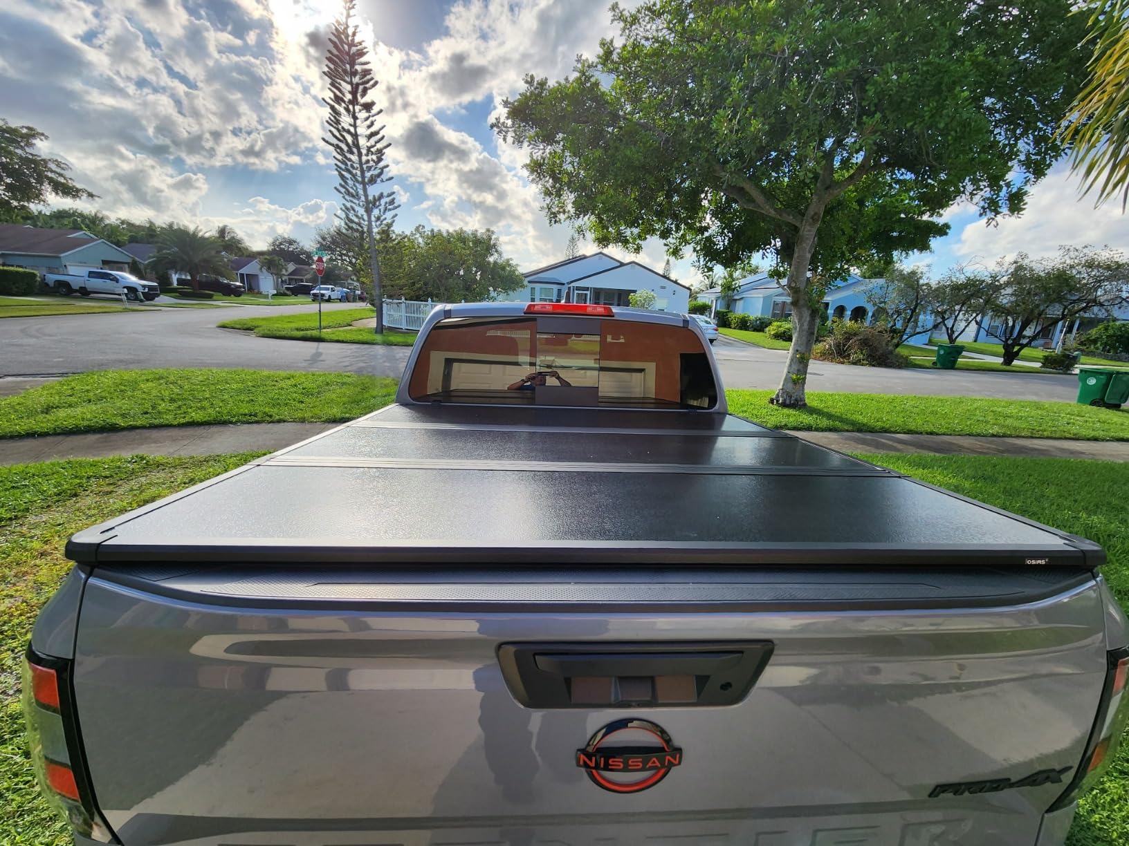 5FT Hard TRI-FOLD Tonneau Cover 05-26 Nissan Frontier Truck 60Inch Bed | Build-In Led Light, No-Drill install, Heavy-Duty Aluminum, Waterproof customer photo 1