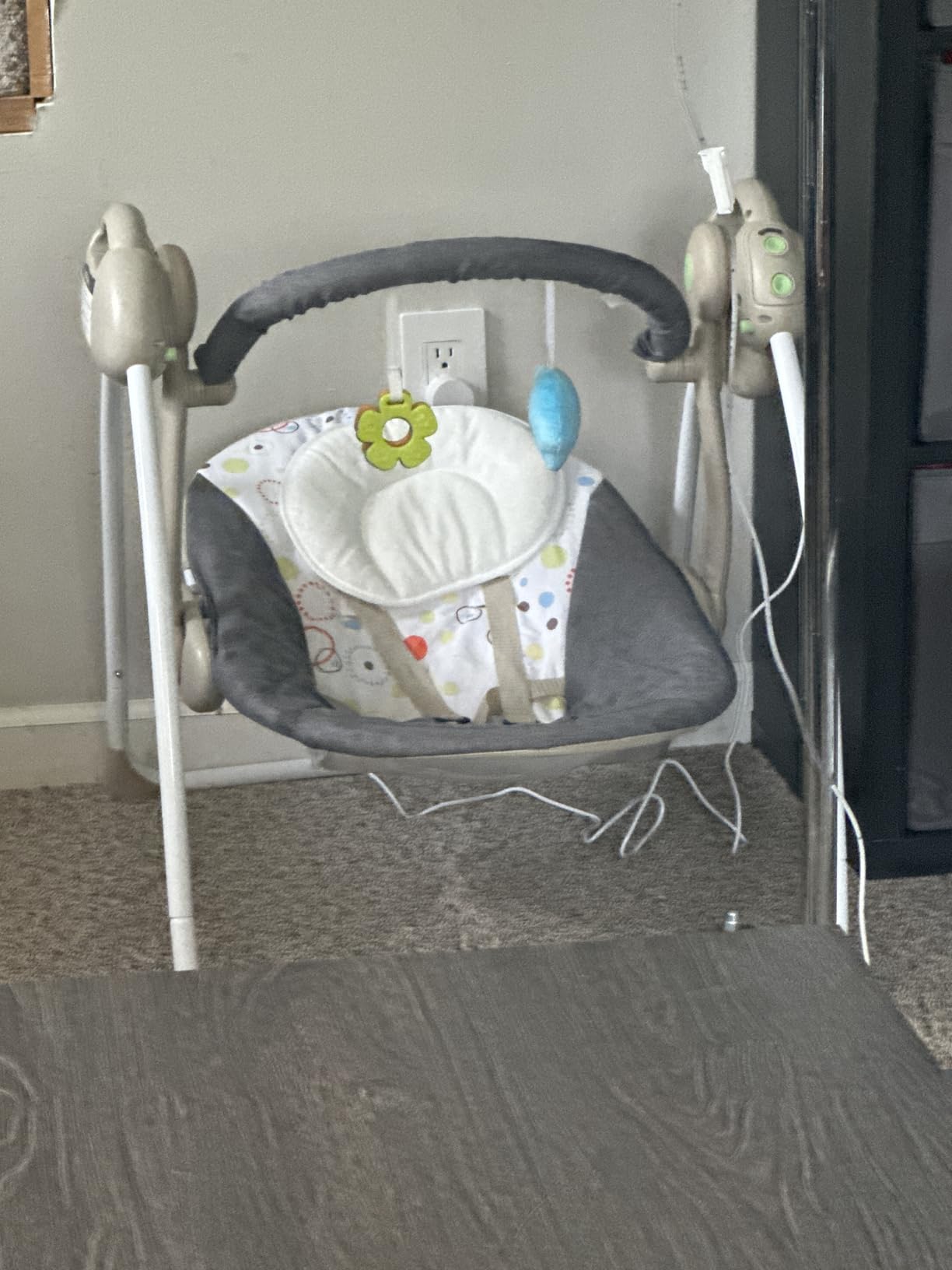 DUOMILEE Baby Electric Swing, Soothing Portable Swing with Intelligent Music Vibration Box, Comfort Swing for Infant Load Resistance: 6-25 lb, Applicable Object: 0-9 Months for Infants customer photo 1