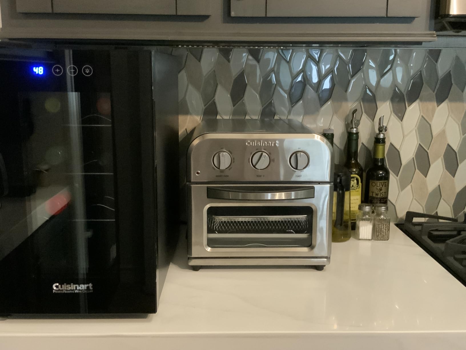 Cuisinart Compact Air Fryer Toaster Oven, Stainless Steel Fryer with 6-in-1 Functions, Adjustable Temperature, Includes Oven Rack, Baking Pan and Air Fry Basket, TOA-26 customer photo 1
