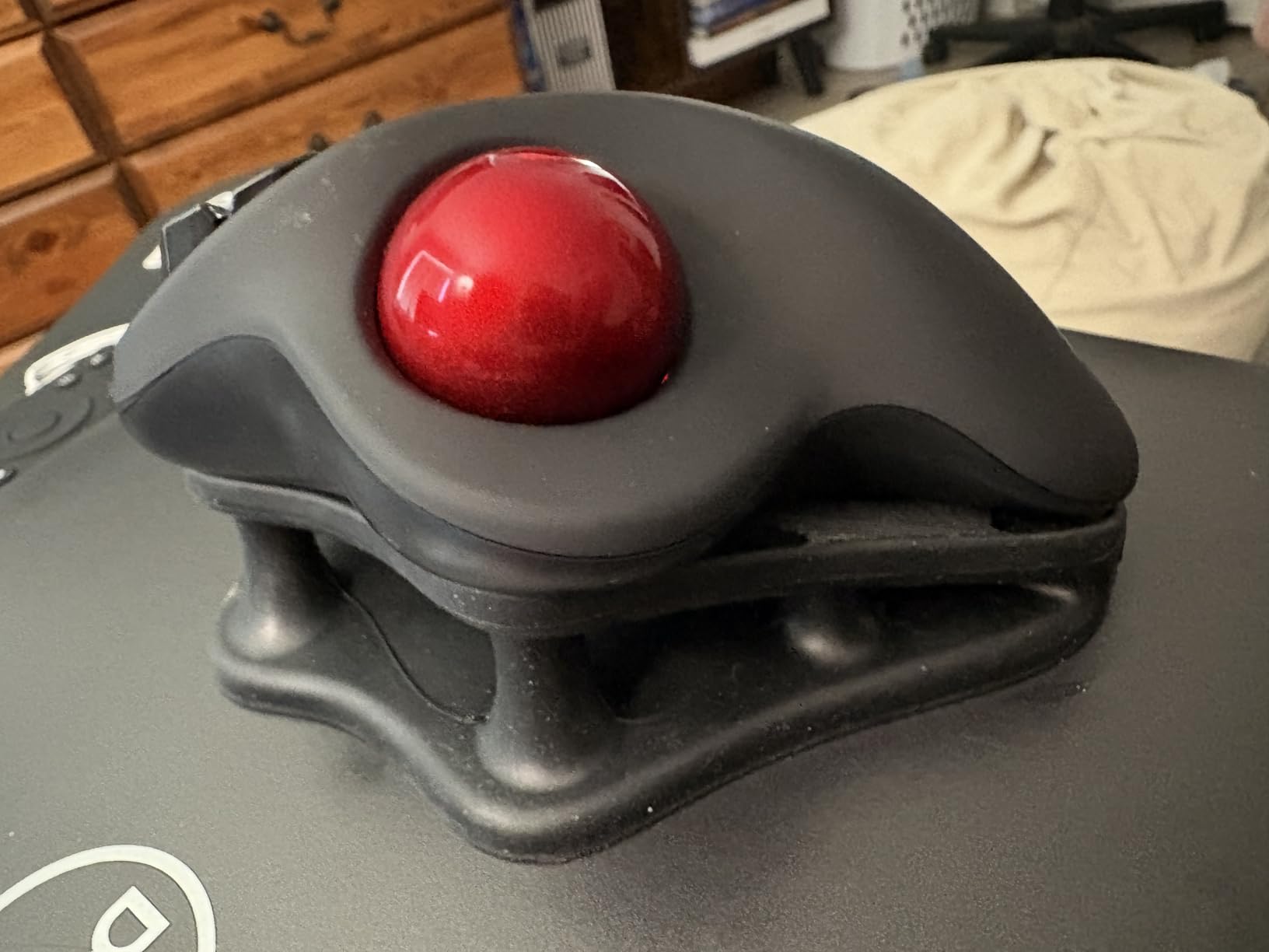 Nulea M501 Wireless Trackball Mouse, Rechargeable Ergonomic, Easy Thumb Control, Precise & Smooth Tracking, 3 Device Connection (Bluetooth or USB Receiver), Compatible for PC, Laptop, Mac, Windows. customer photo 2