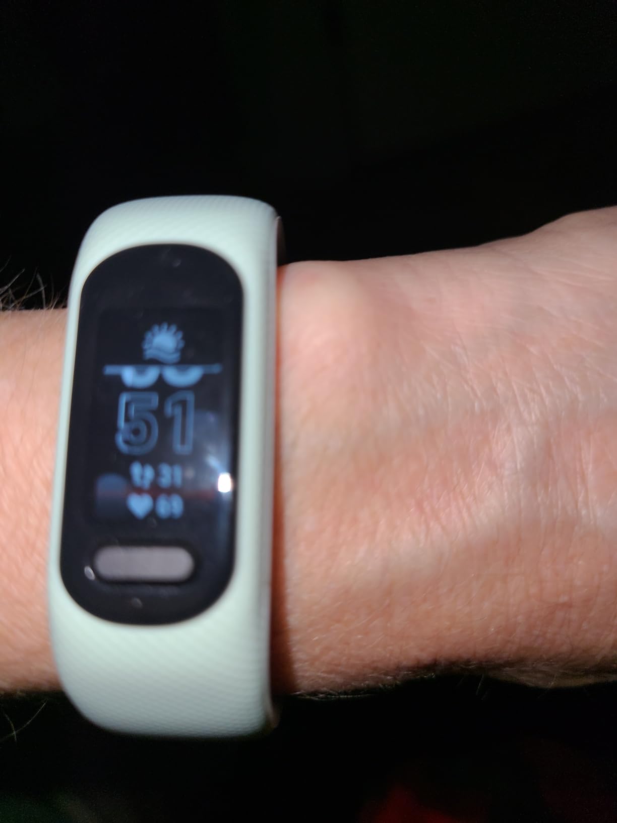 Garmin vivosmart 5, Fitness Tracker, Long-Lasting Battery, Simple Design, Black customer photo 1