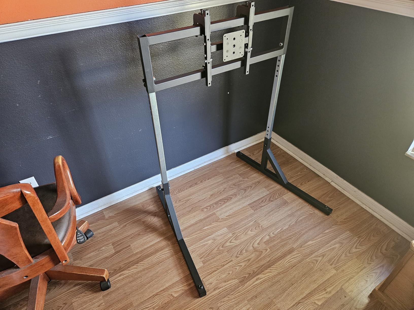 Triple Monitor Floor Stand GEN2 for Racing and Flight Simulators Model LD | for Monitors up to 100x100mm VESA Mount or 24, 27, 32, 34-39 (Triple Stand for Monitors, LD) customer photo 1