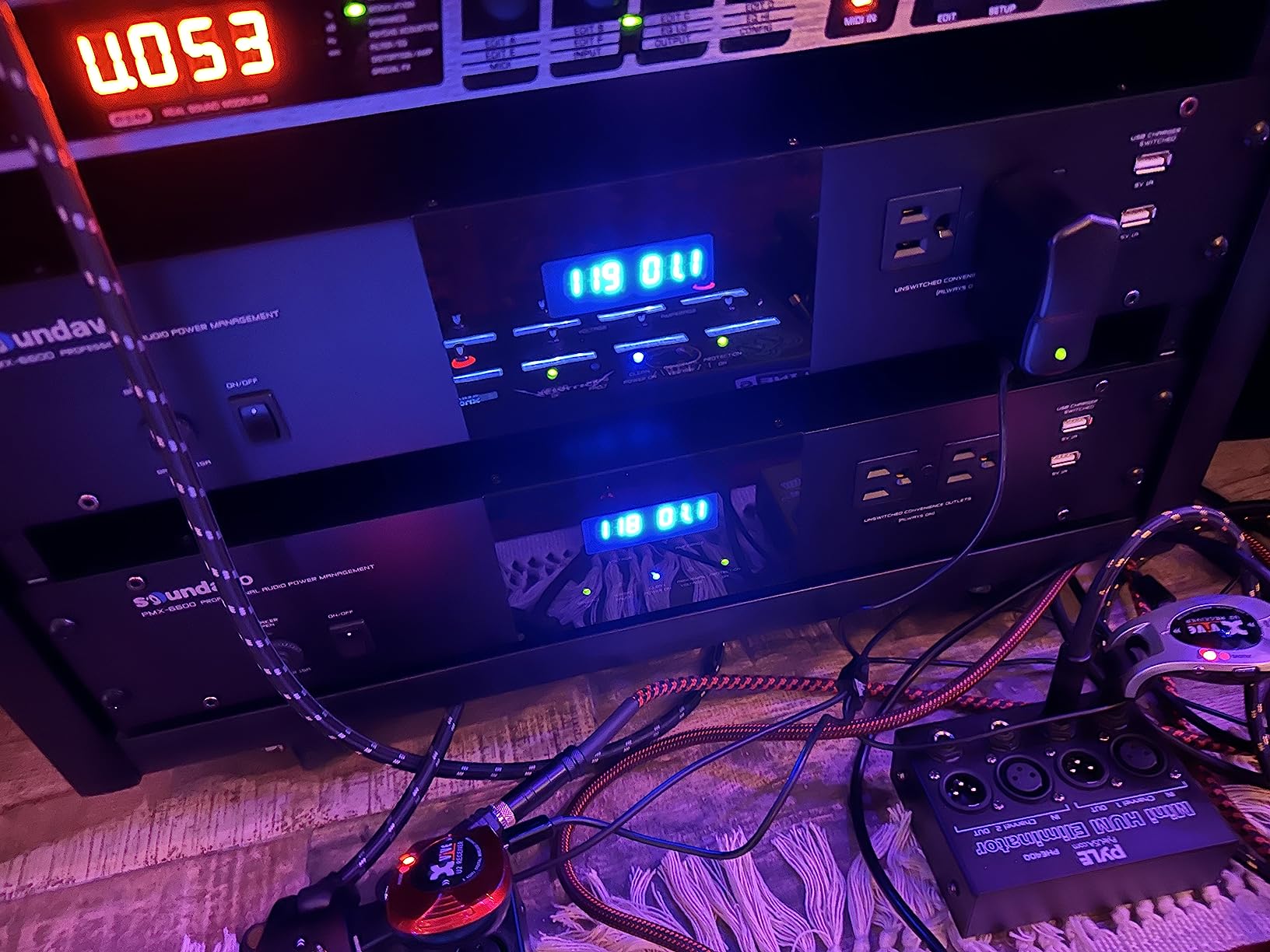 Pyle PMX-6600 Professional Audio Power Conditioner/Surge Sequencer 14 Protected Outlets and 3 Zones 15A with LED Voltmeter Display with 2 x USB Charger (BLACK-2U) customer photo 2