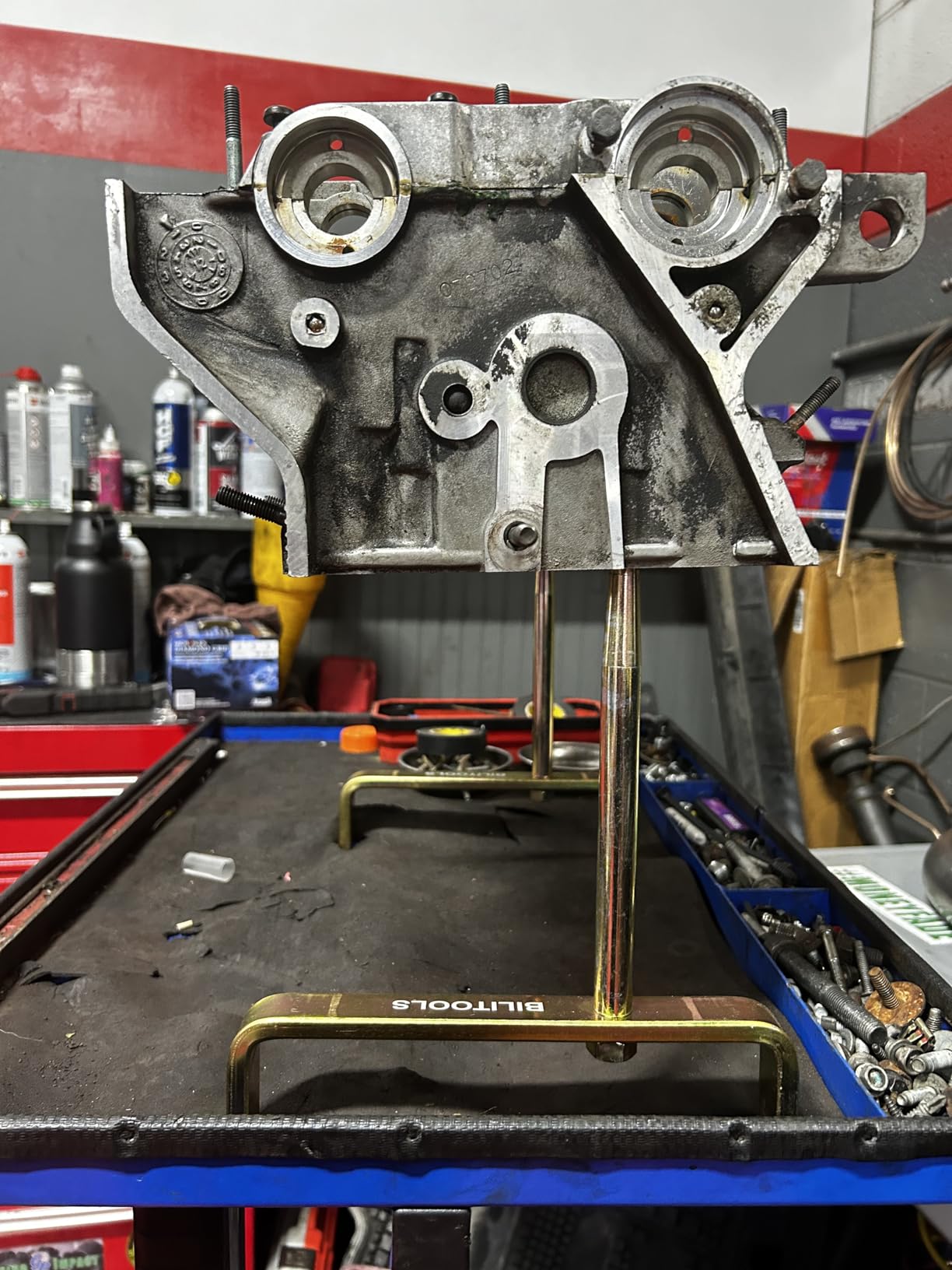 BILITOOLS Cylinder Head Stand Holder Tool, Universal Engine Work Stand | Cylinder Head Stand, Stable Bench Support, Valve Work, Porting, Cleaning, Inspection, Engine Rebuilding, Workshop Repair customer photo 2